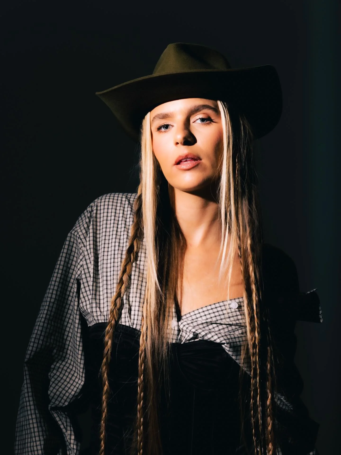 👸🏼 @lies_zhara 
with teaaam @mua.lynn &amp; @bridgetmaas_