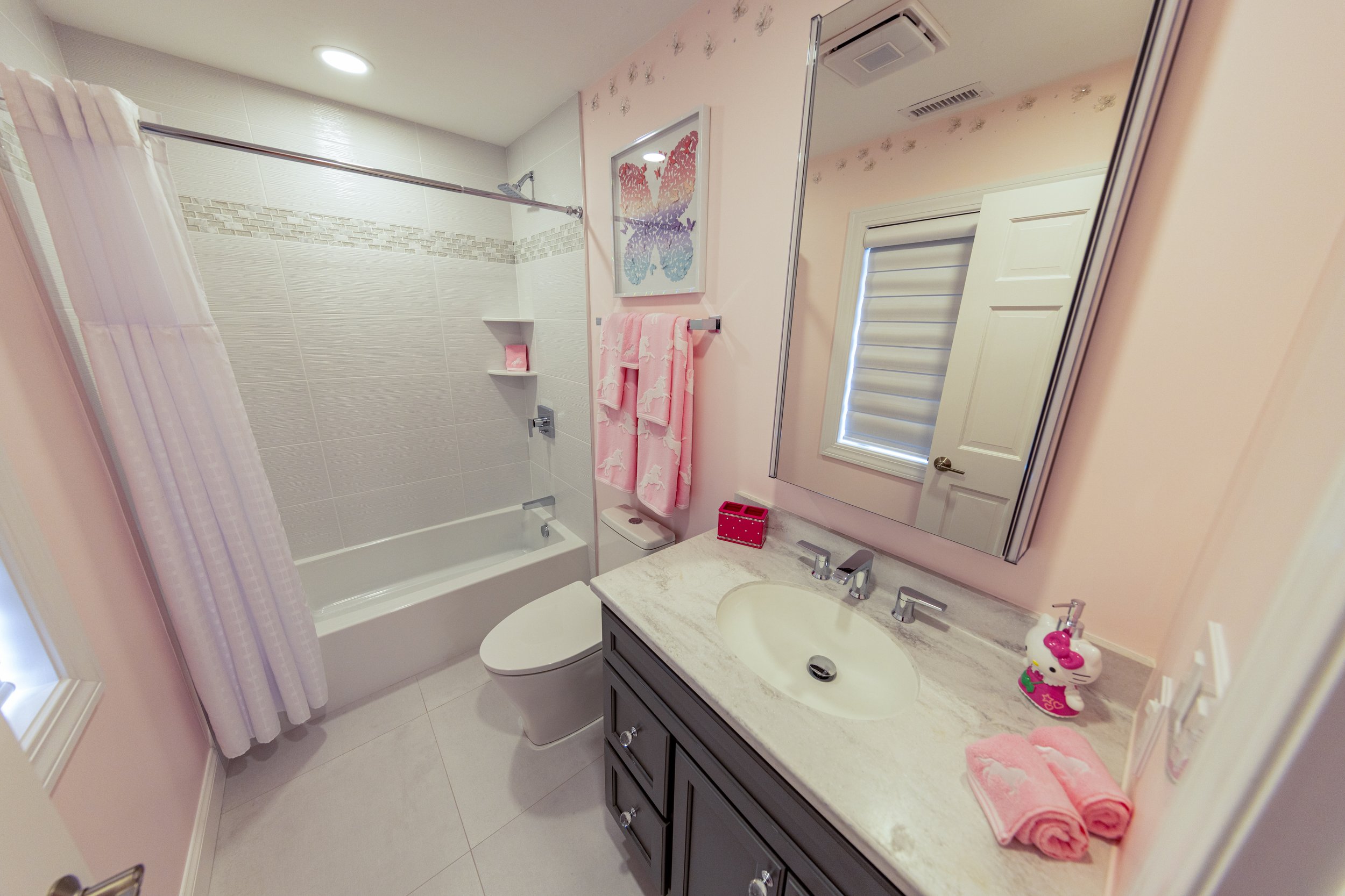 450 BEAR HILL Kids Bathroom.jpg
