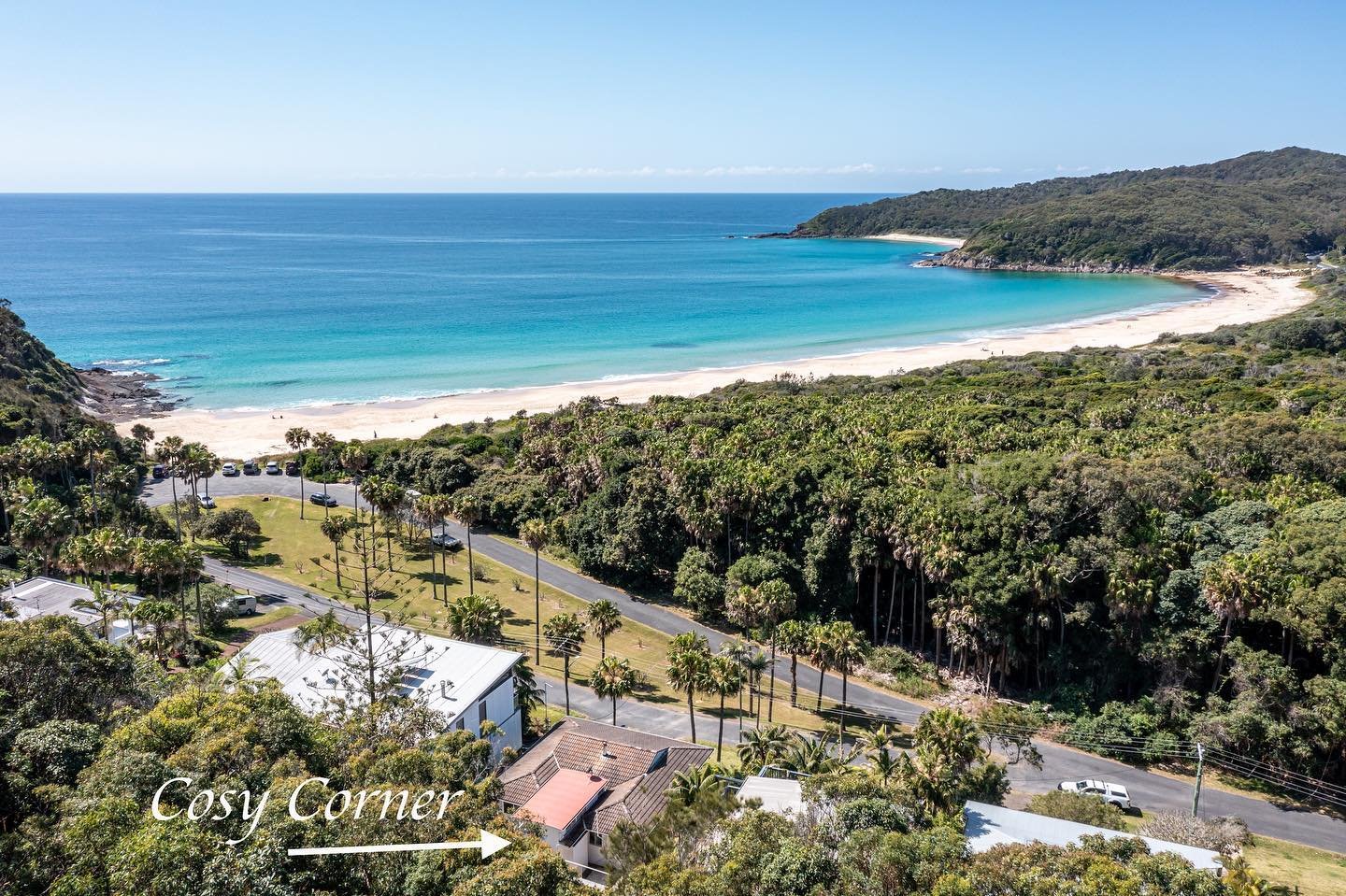 Introducing Cosy Corner, a delightful original beach house added to our portfolio. Just steps from the turquoise waters and white sands of Lizzy Beach.
6 guests - 3 bedrooms - 3 beds - 2 baths
Book your stay now on Airbnb or our website.
🎥 @rawed