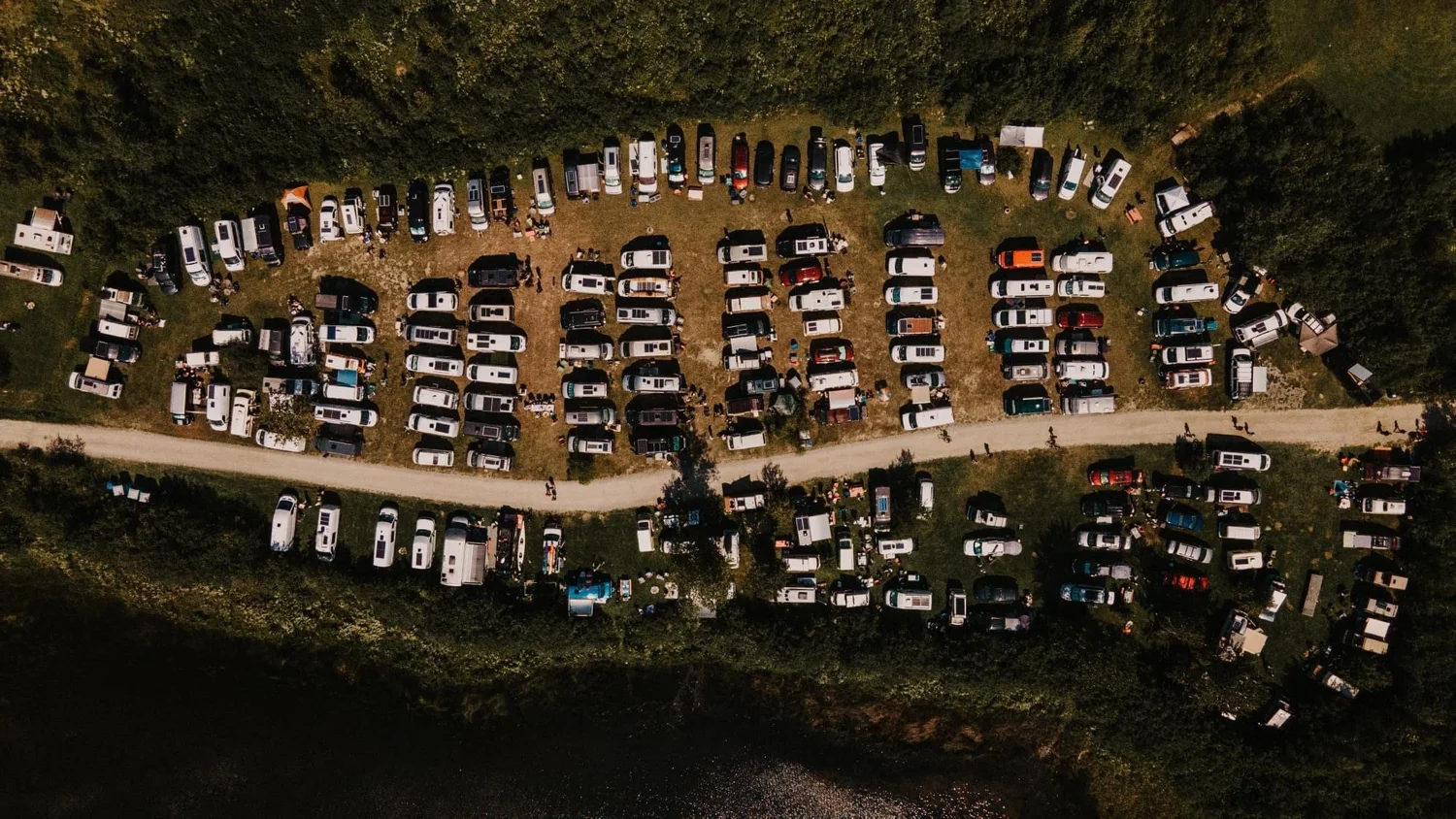 Rassemblement de vanlifers membres de l'Association Vanlife Québec