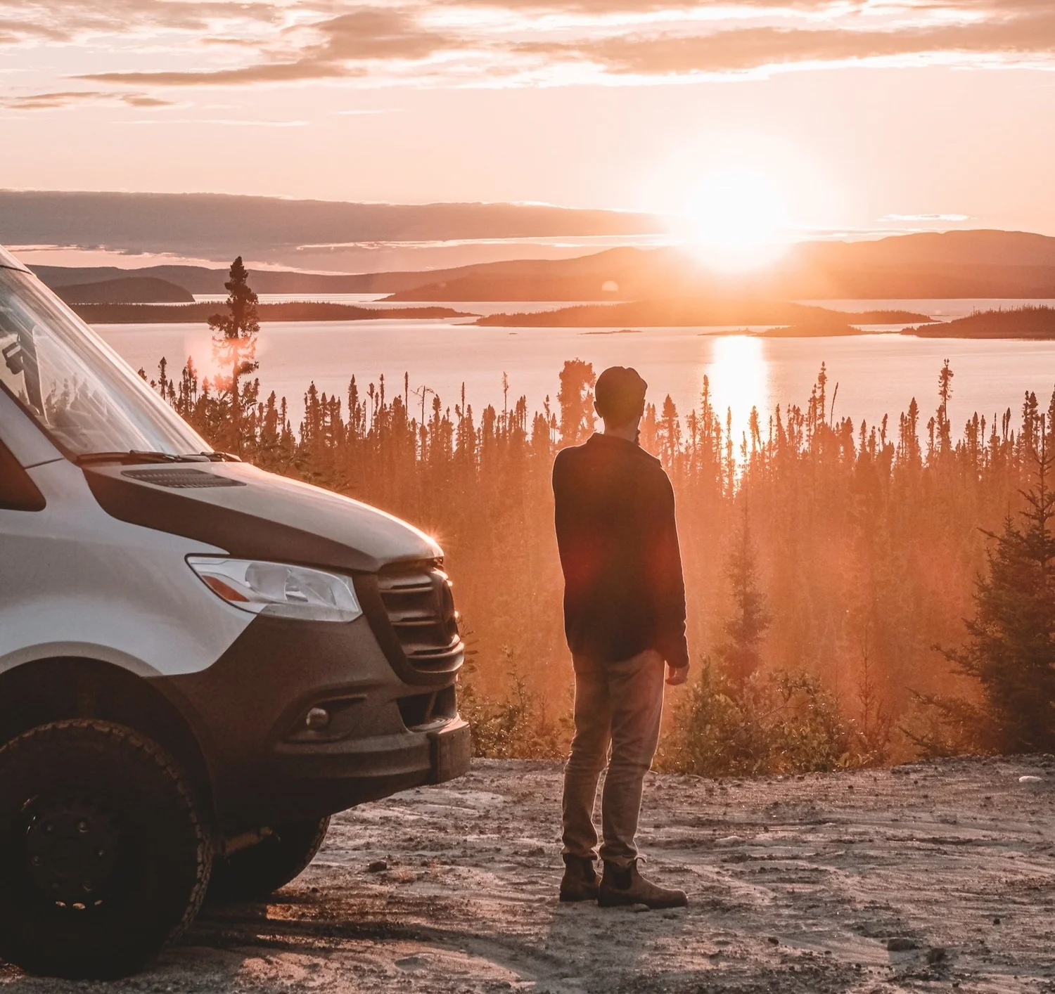 Vanlifers réunis lors d'un rassemblement de l'Association Vanlife Québec