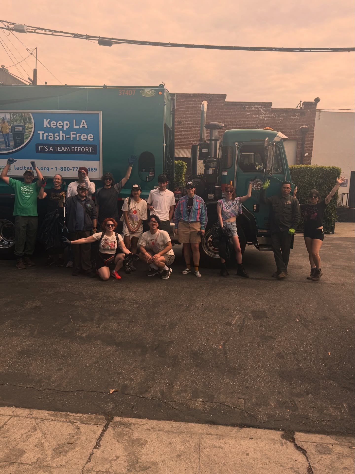 A beautiful day spent cleaning up Echo Park with our neighbors 🗑️🖤 Thank you to everyone who came out and for @outofthinair.la who donated such delicious pastries for us!!! 

We hope to see you all next Saturday at @groundfloorclub to help raise mo