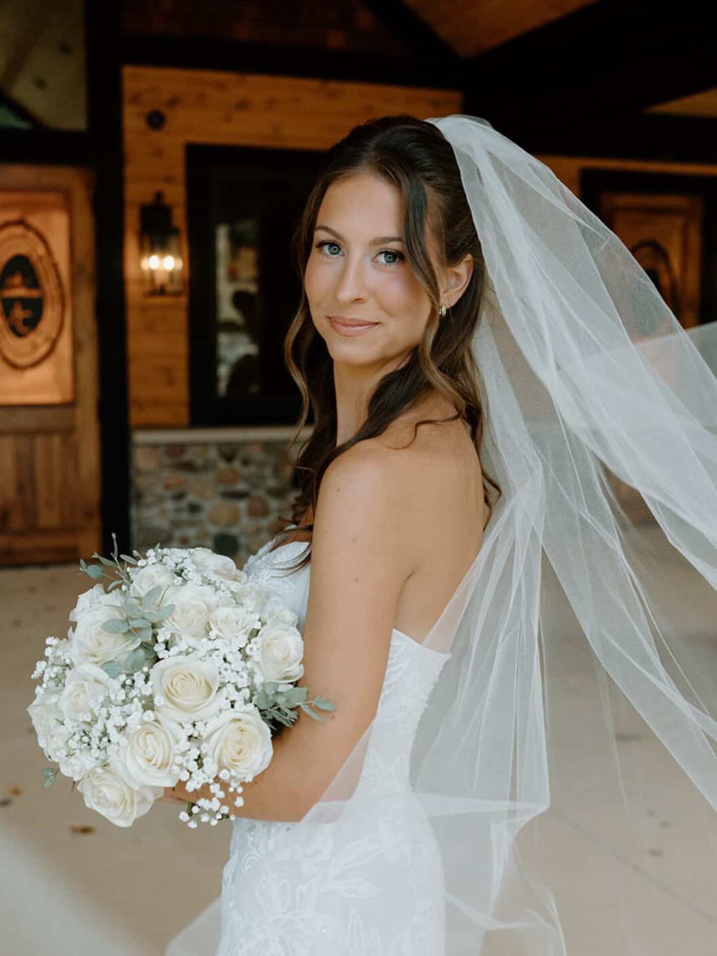 Ears showing or ears covered, that is the half up-half down question of the century. Couldn&rsquo;t love this look more on the beautiful @laurencottingham_ 🌸

Stunning makeup 💄done by @ashramosmakeup 

Inquire here for your 2026 wedding hair here ?