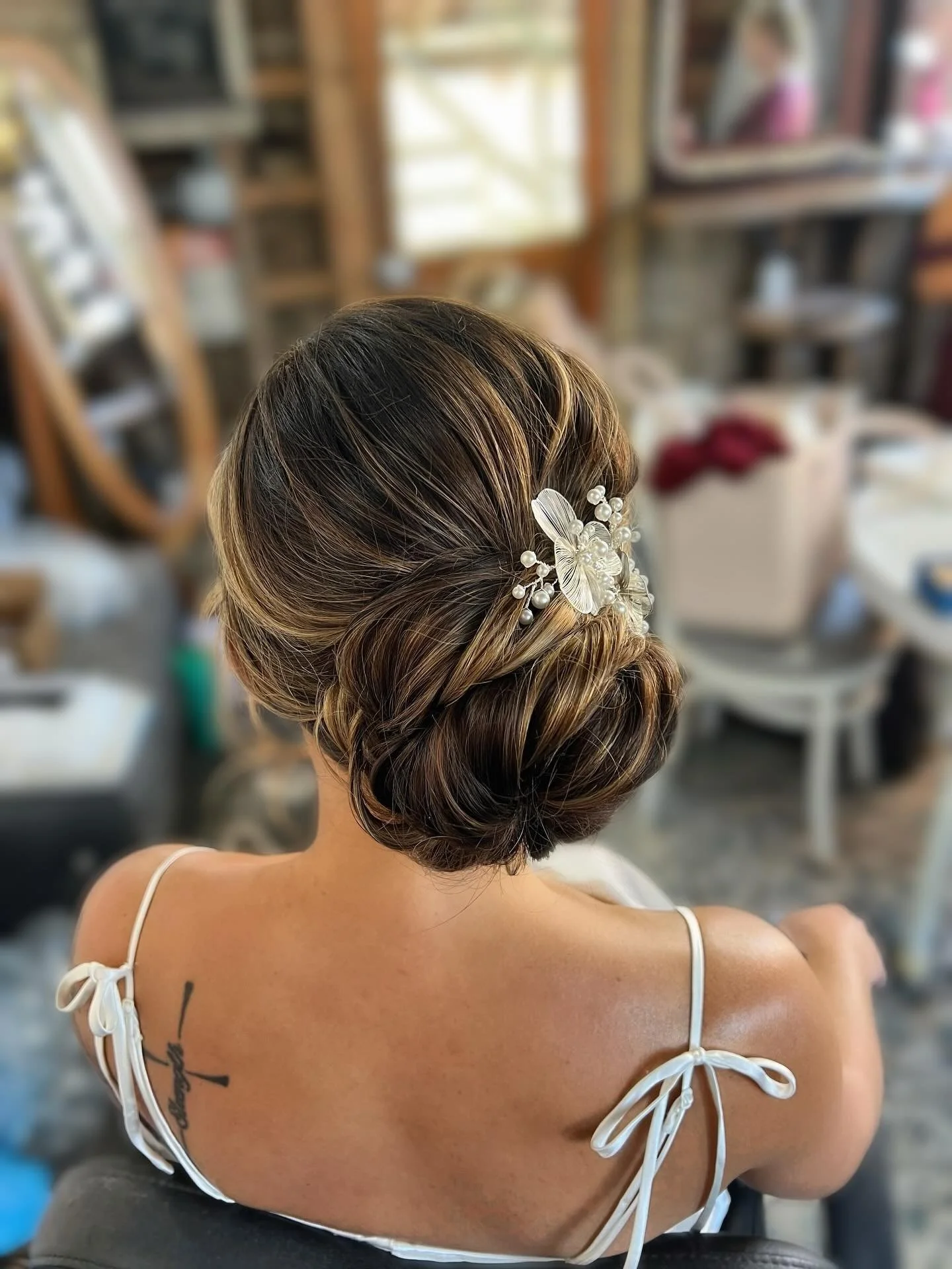 Swipe 👉 for my awesome video skills (I&rsquo;m being sarcastic) on this actual beyond stunning bride (not sarcastic 💖

2 more weddings to go in 2025! What a great year it has been with always the loveliest brides 💕

That being said, I&rsquo;ve bee