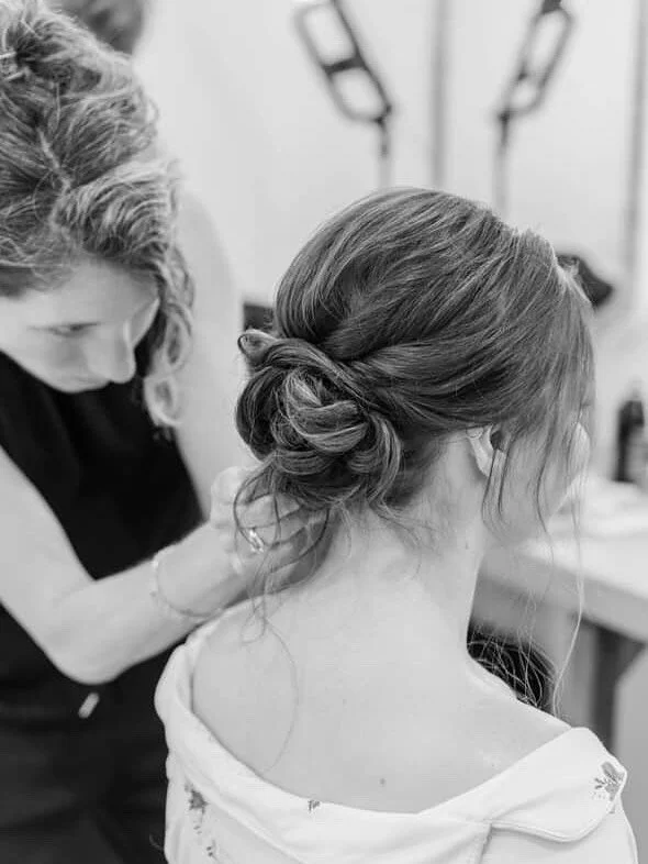 A delicate, whimsical low bun on the lovely @smeissner97 🥂

Take a peek through for the full look! 📸

Calling all 2026 brides-to-be! Now booking - send your wedding hair inquiries through www.mibridalhair.com. I'd be happy to answer any questions a