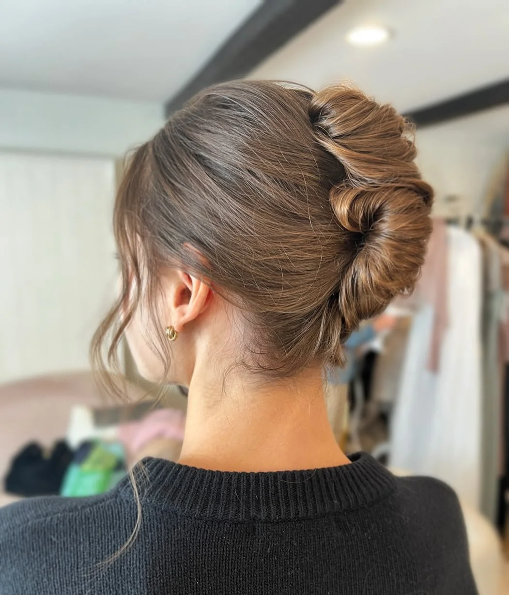 A soft slightly textured frenchy-do 🥖

Just popping on to say, September is a crazy (fun) wedding month. I have lot of pictures of wedding hair on my phone, and no time to post said hair #weddingseasonproblems 

Things to know: My brides are still a