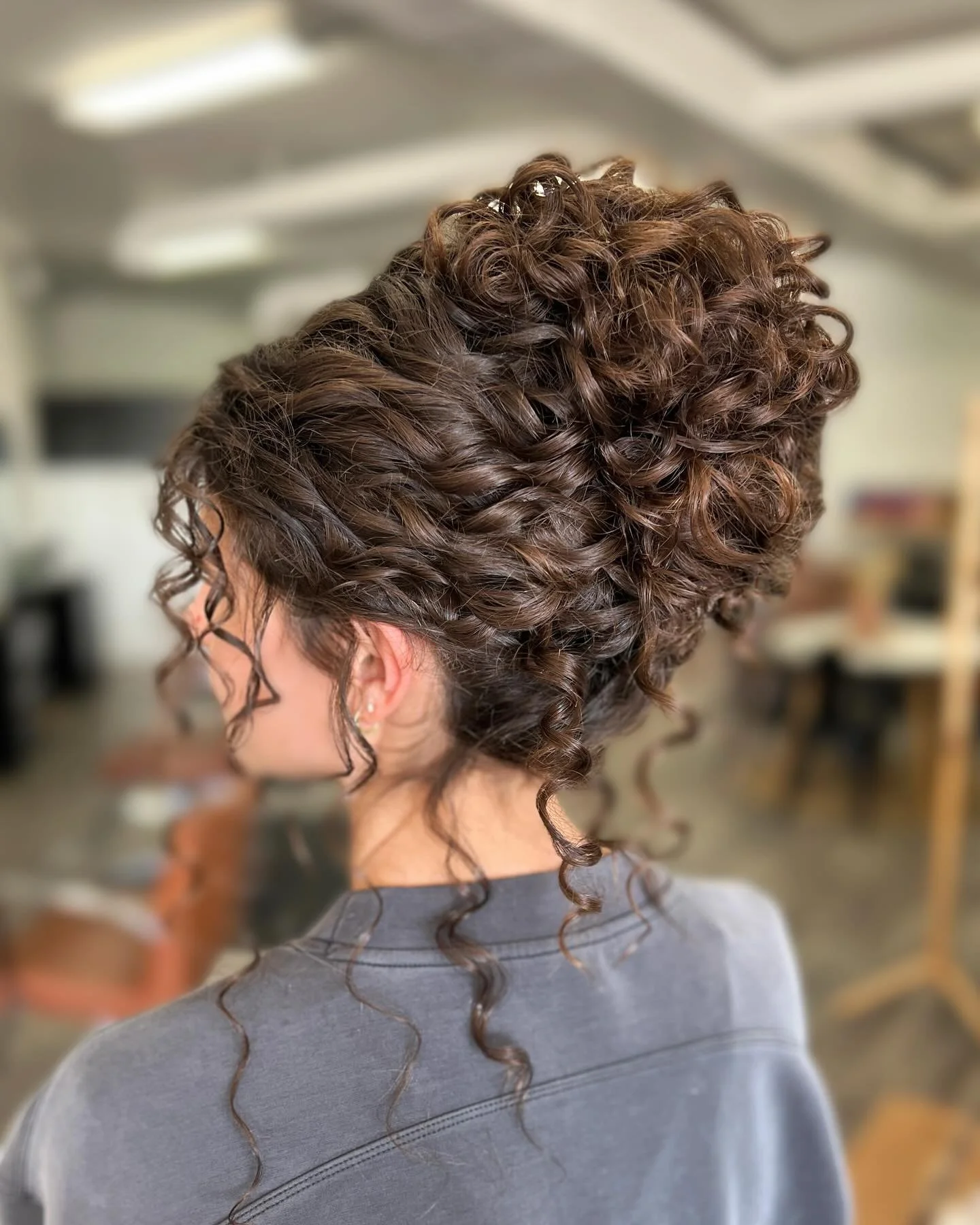 Bridal trials are 👏 here 👏

I'm so SO excited for this beautiful brides wedding! She's rocking her NATURAL CURLS! (We enhanced some pieces with an iron, matching it to her natural curl pattern) 

Trials are not the finished product, it's the rough 
