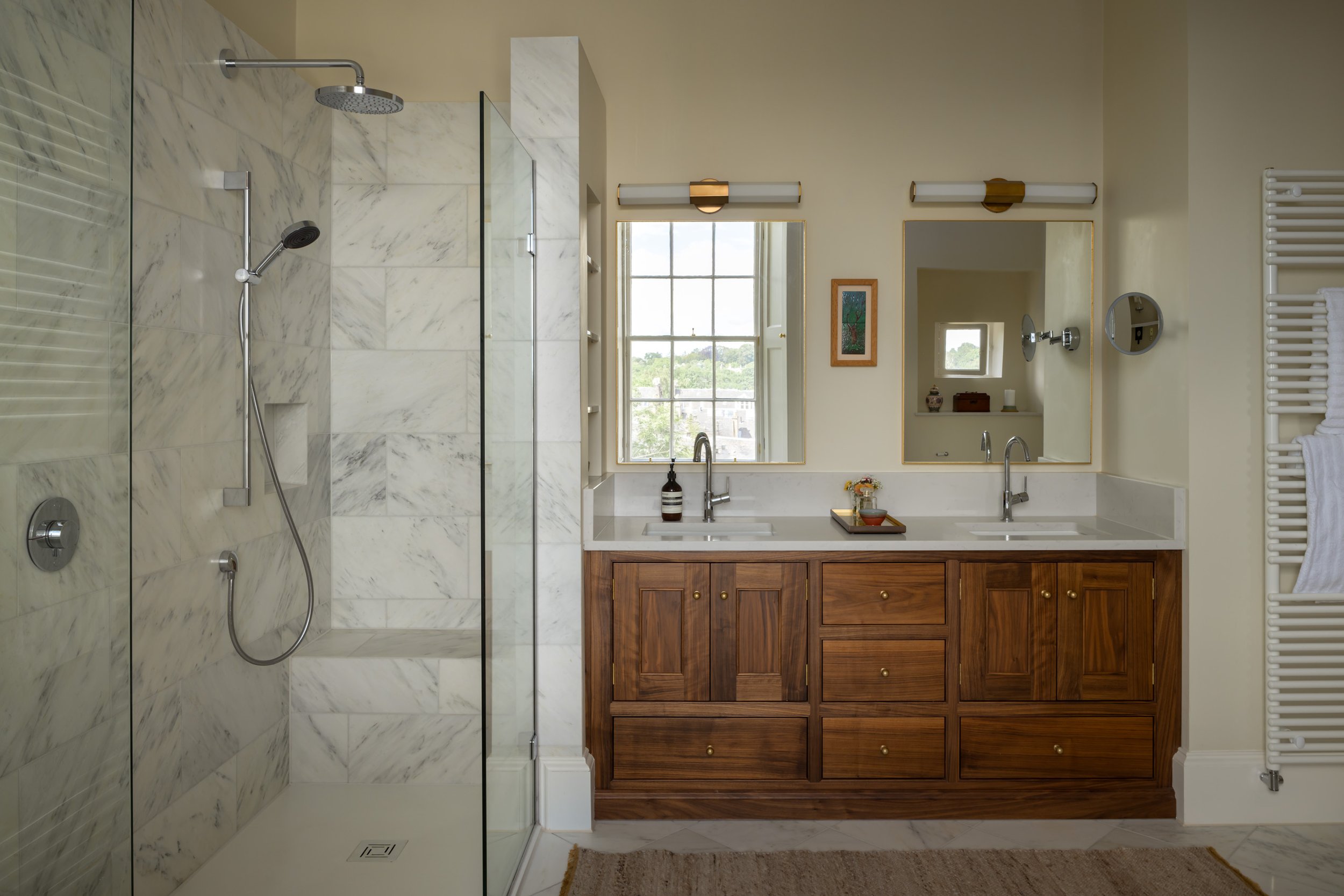Web-main_bed_shower_sink-©-ZAC-and-ZAC.jpg