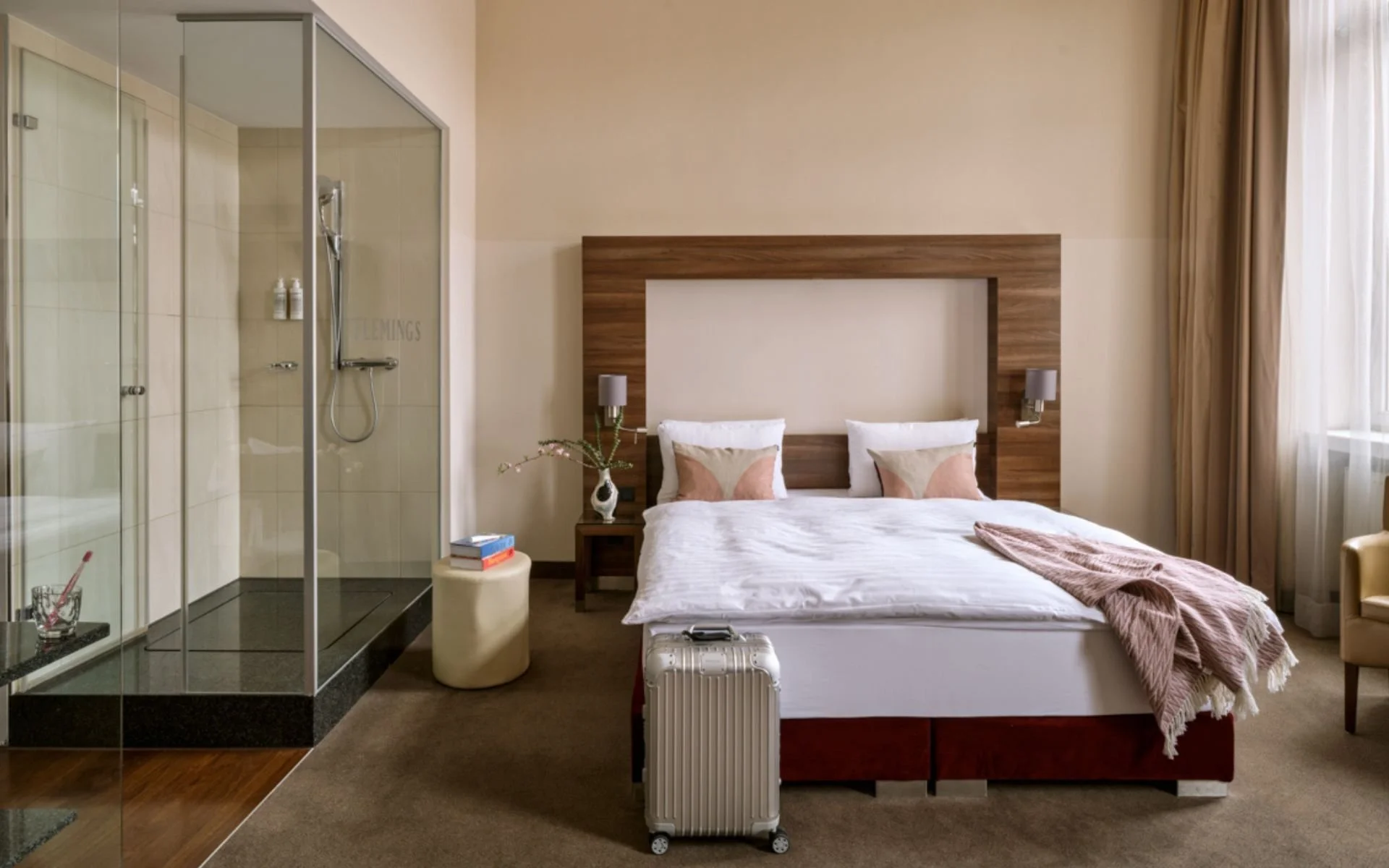 flemings-selection-hotel-wien-city-zimmer-superior-king-master-01.jpg
