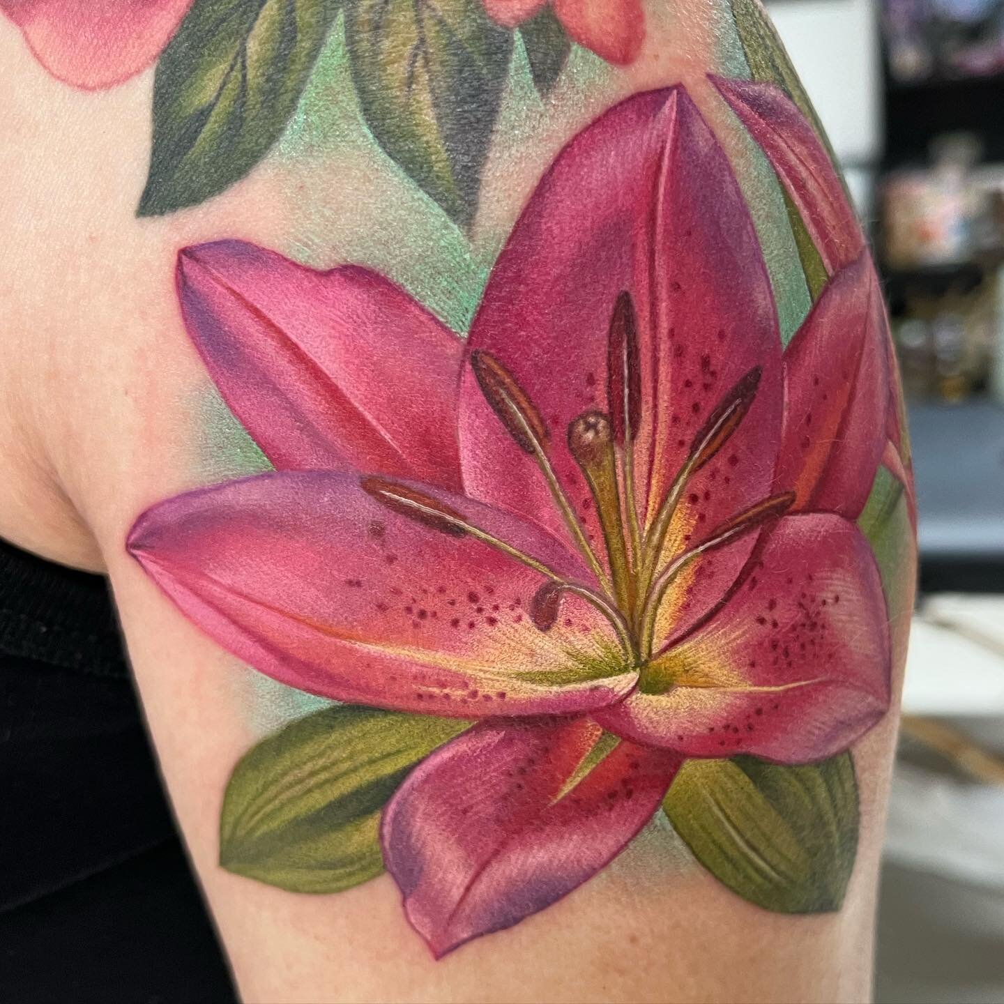 Lilies for Ditte 💫
Thank you 😊

Made with @fusion_ink and @killerinktattoo supplies in #edinburgh 

#flowers #lilies #floraltattoo #nature #lilytattoo #tattoo #tattoos #edinburghtattooartist #edinburghtattoostudio #pink #floral