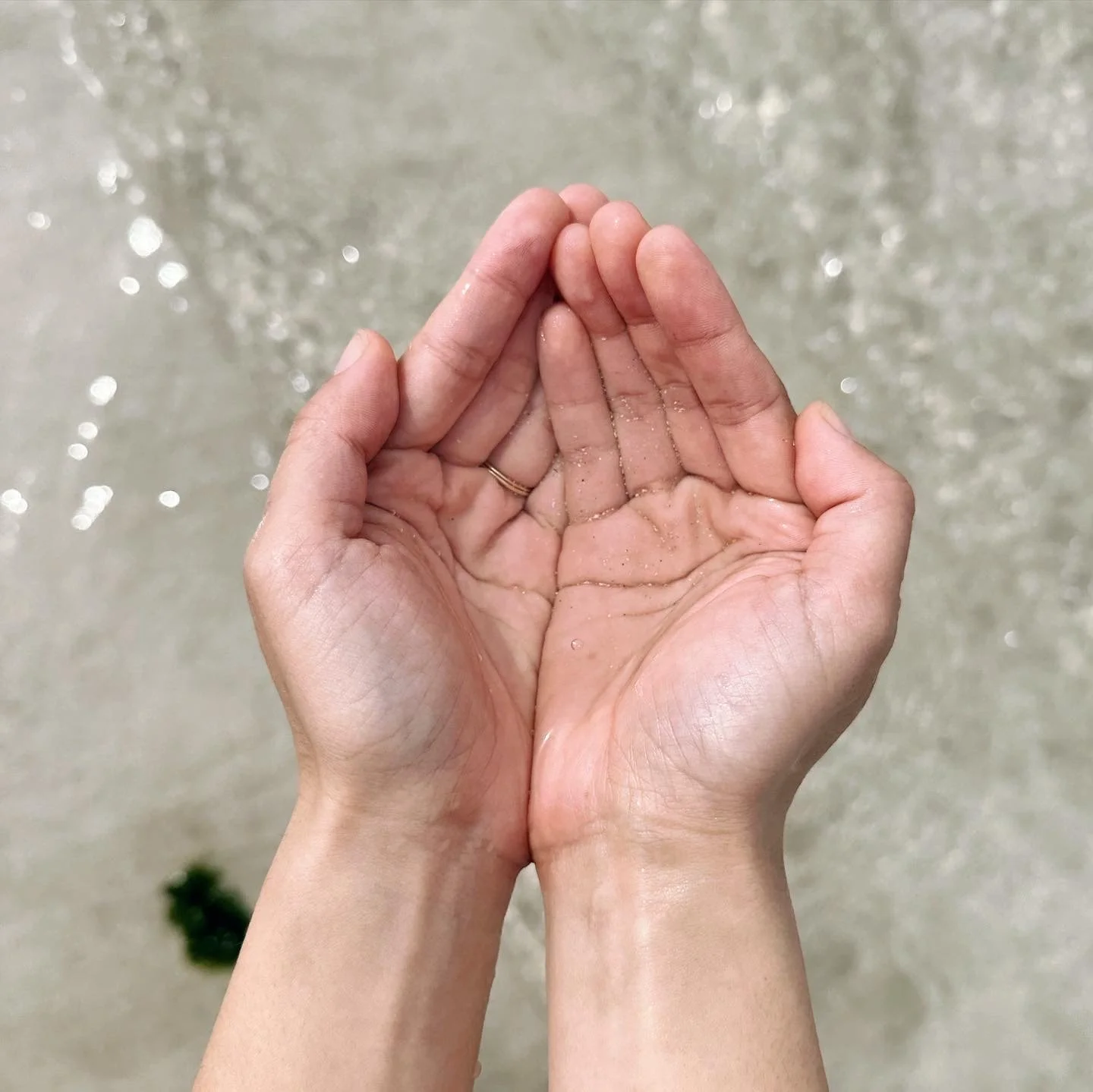 물은 이야기다: Y의 탐구에 대한 조수적 응답 Water is the Story: a tidal response to Y’s inquisitiveness