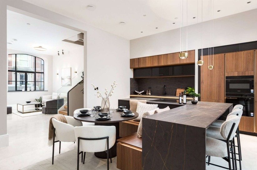 Trying to sell an empty property in York?

Buyers don&rsquo;t just want to see a space. They want to feel how it could be their home.

That&rsquo;s where we come in.

Our staging packages are designed to bring properties to life and make them impossi