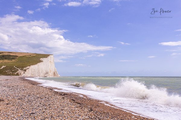 Crashing waves at Cuckmere Haven beach, East Sussex, UK - Stock 