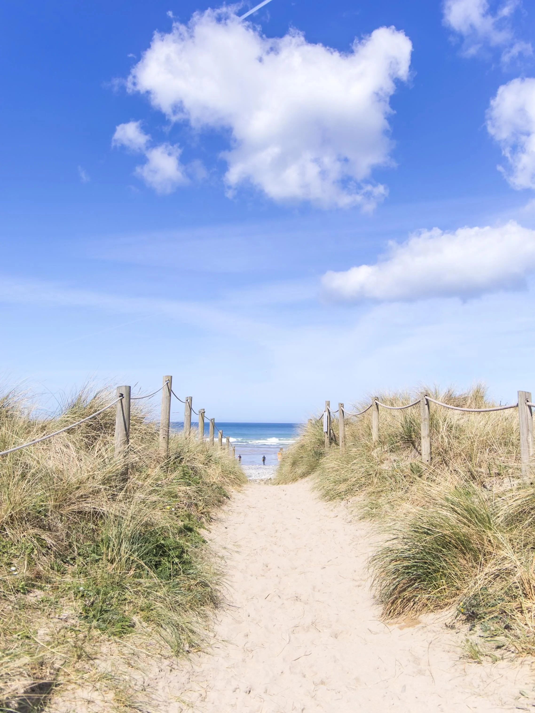 Morning folks! Feeling so thankful for some cooler weather today - I don&rsquo;t fare well in heatwaves&hellip;. 

This is one from the beautiful Porthtowan beach in Cornwall, back in April. We had a lovely week with lots of sunshine and lots of wind