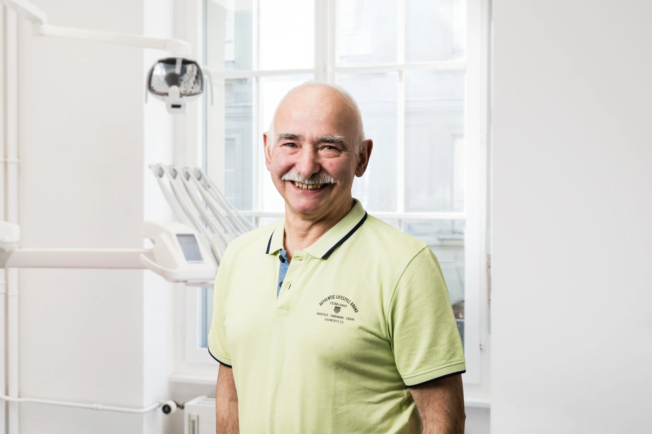 Edelmiro Perez, Raumpfleger