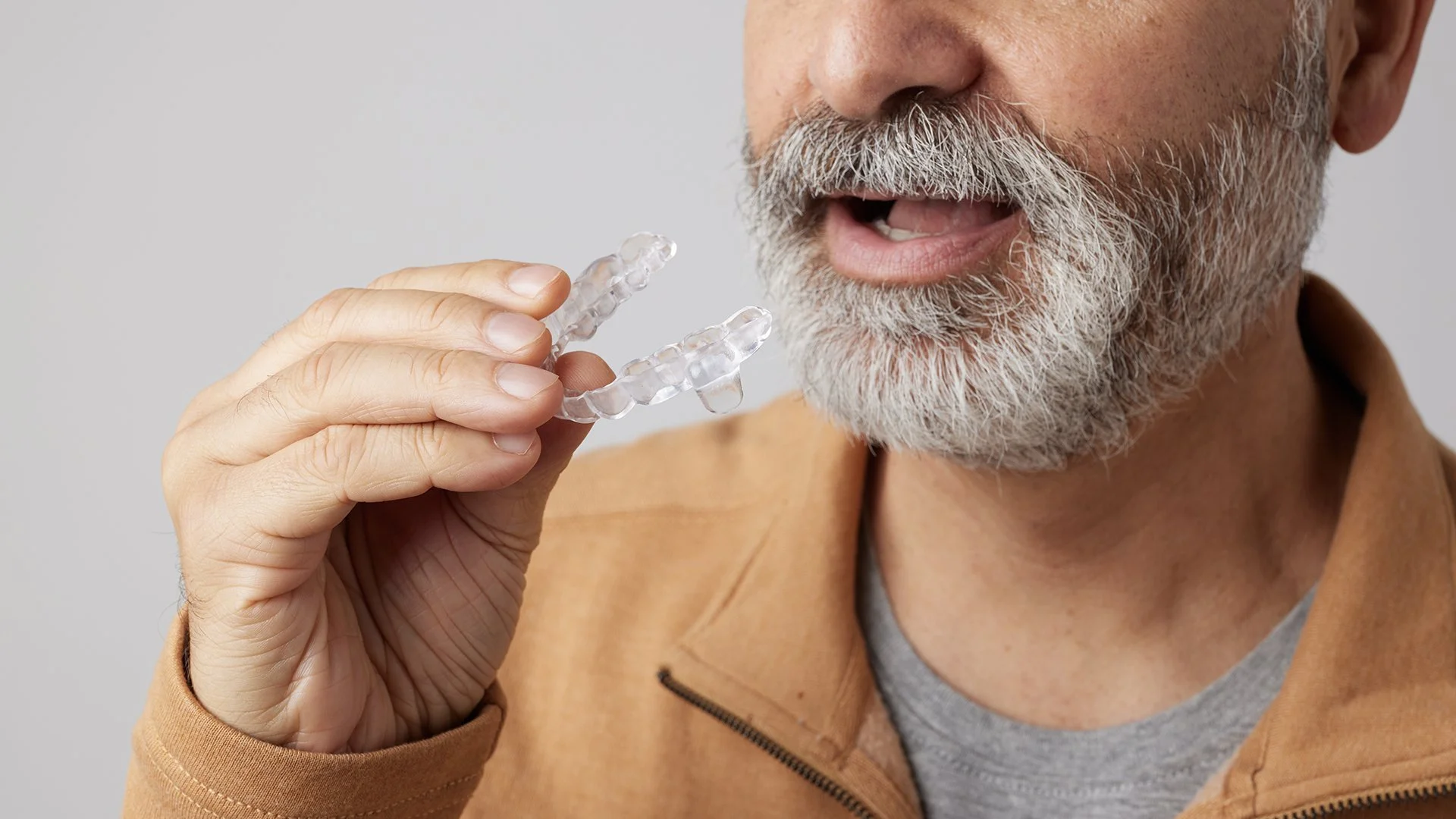 Schnarchschiene und Unterkiefer Protrusionsschiene vom von ziertifizierten Spezialisten in Bern