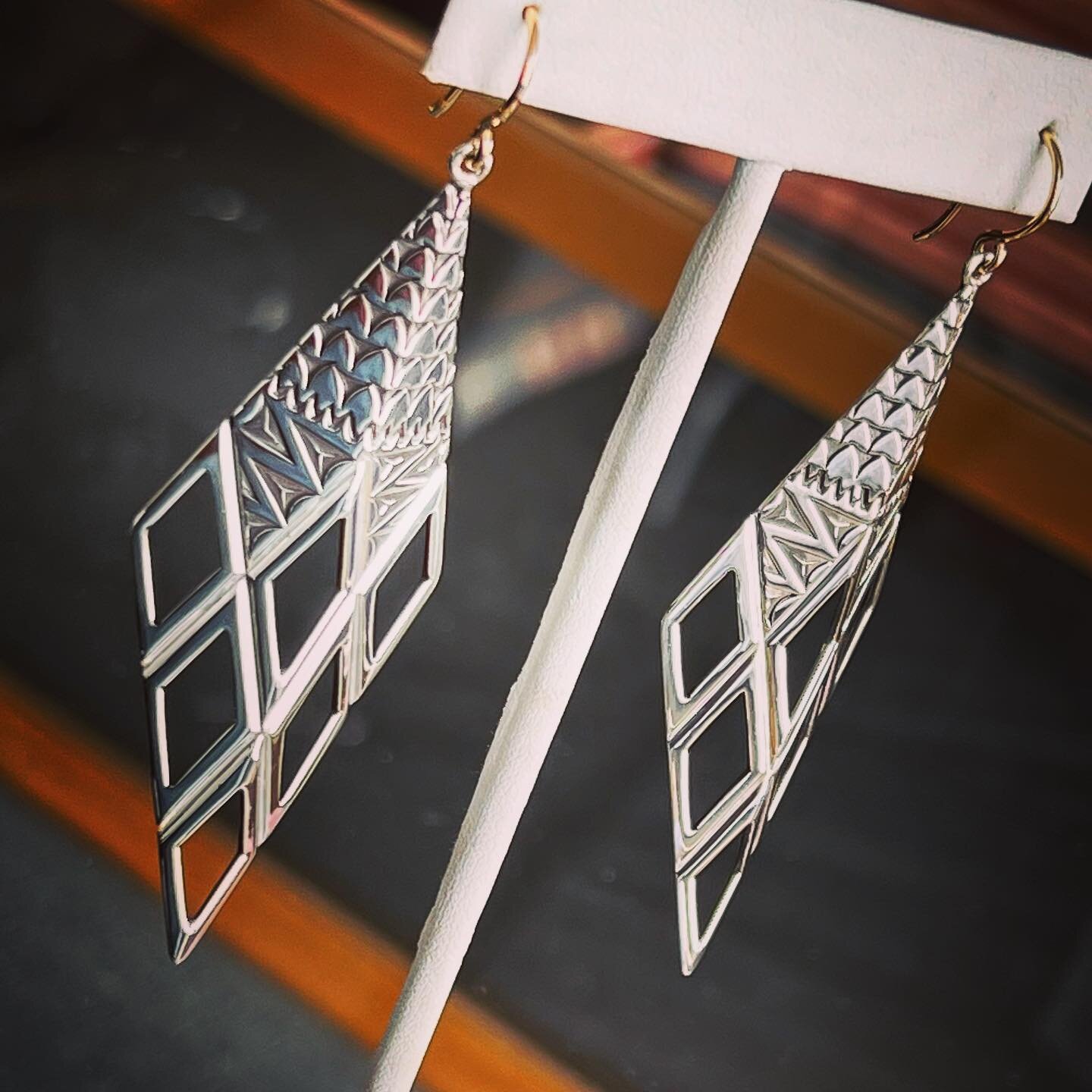 Only one pair remains! ✨✨✨ #earrings #heardmuseum  #jewelry #jeweler #runway
