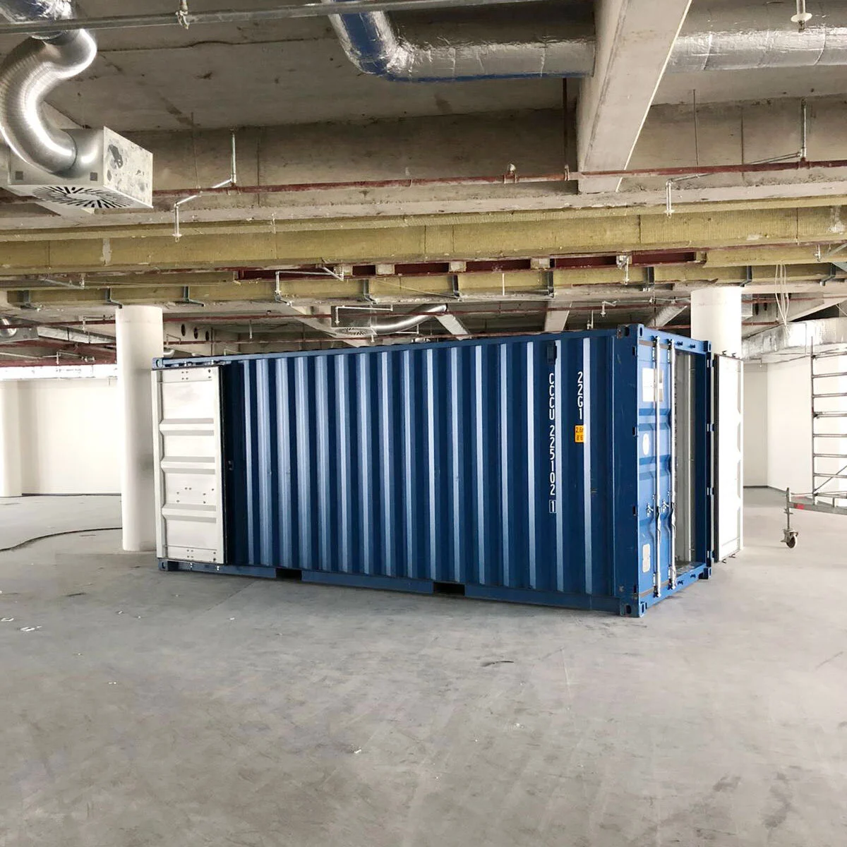 2,3 Tonnen Seecontainer in den ersten Stock