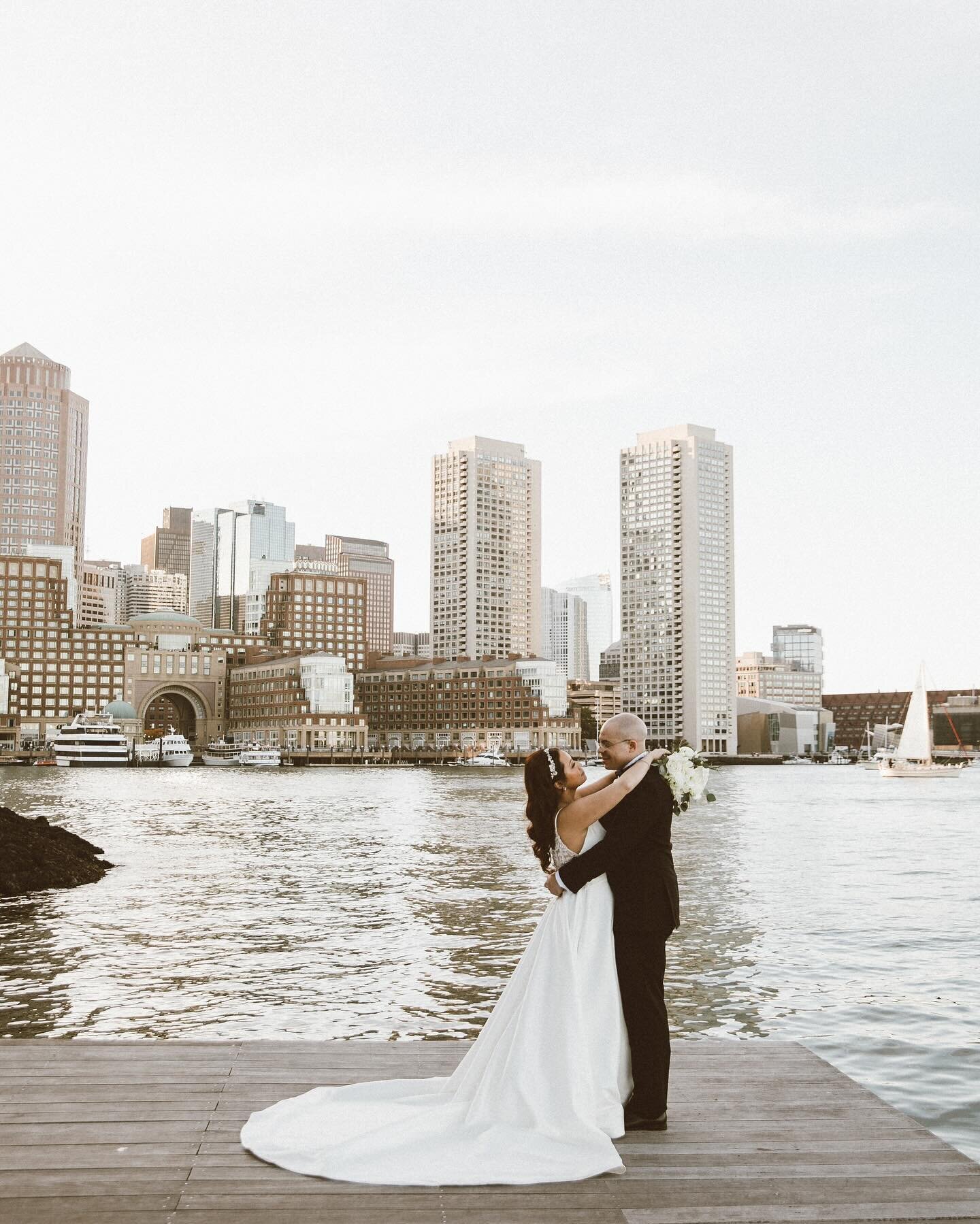 We can't get enough of these two 💛

The best advice we can give our couples is don't forget to pause for a few moments and take it all in, just the two of you. 

📷: @franciellesantophotography