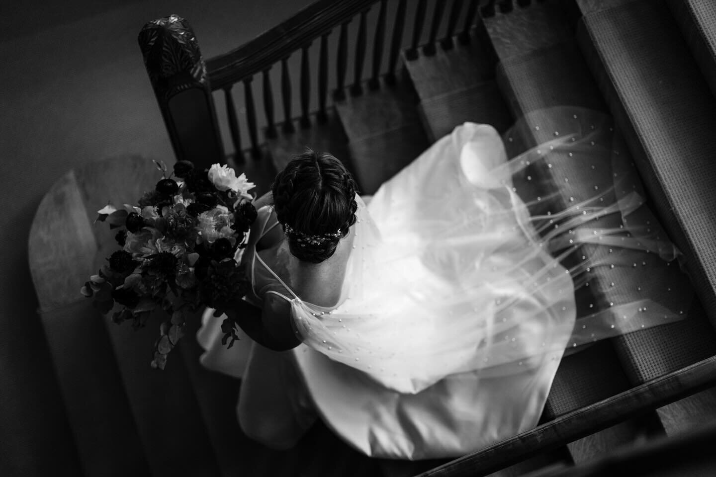 A walk down memory lane ✨ l'm not sure if l'll ever get over this dress and pearl beaded cathedral veil on our bride, J. Absolutely stunning 💛

📷: @heathersoucyphotography