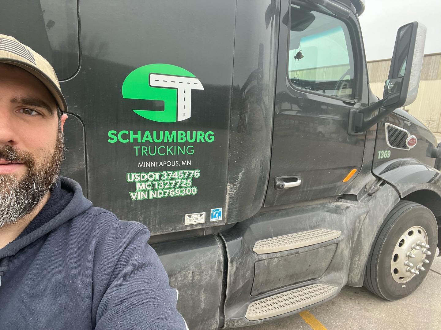 A lot of people just post pictures of their truck when it&rsquo;s clean.  I&rsquo;ll show you how dirty mine can get in just one run across the country.  From Idaho to Missouri. #dirtytruck #peterbilt #trucking #schaumburgtrucking