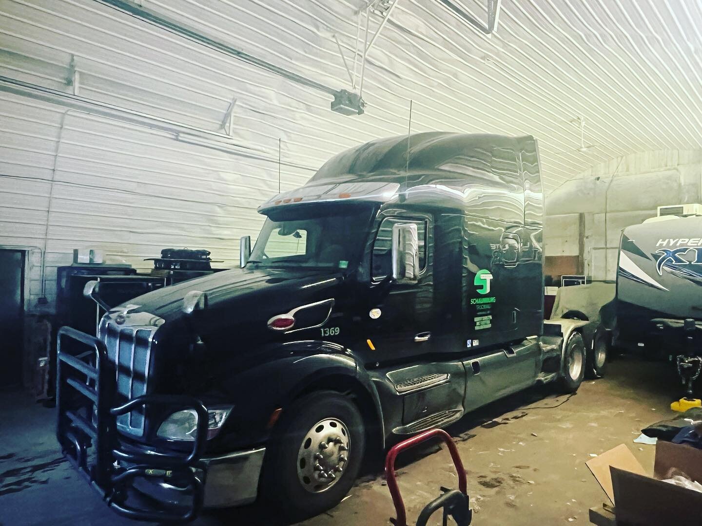 After four thousand four hundred and six miles, and 9 days I am finally home!  Truck is parked and I&rsquo;m taking the weekend off. #home #trucking #peterbilt #schaumburgtrucking #truckshop