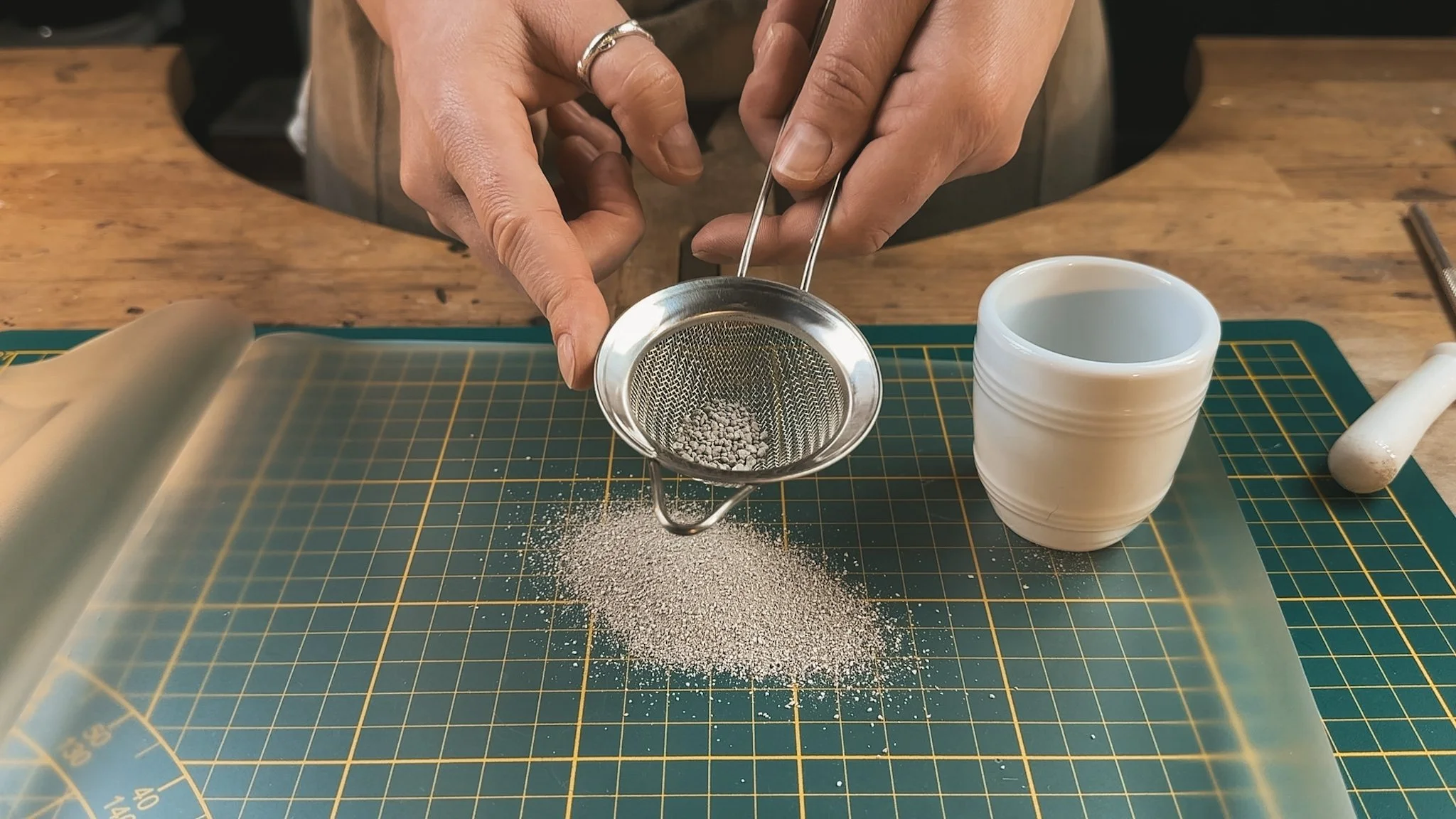  Step 4. Tap the sieve with your finger to let the finest particles fall through just like you would if you were putting icing sugar on a cake. 