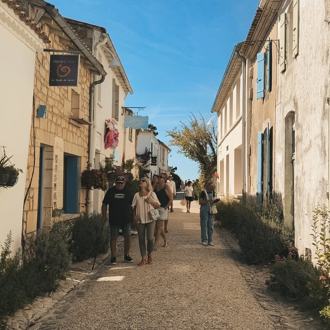 Browsing the boutiques in Talmont-sur-Gironde