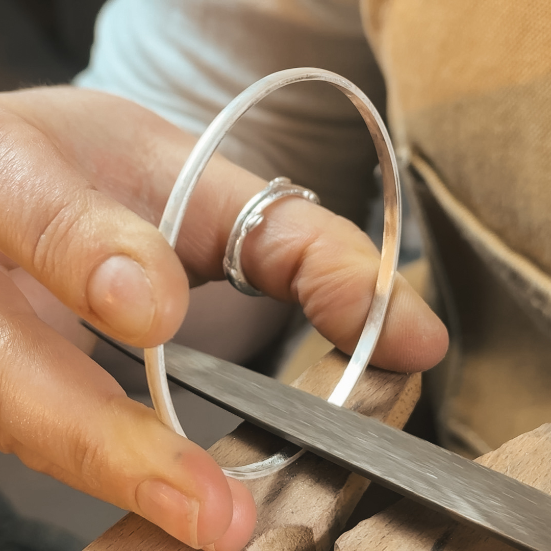 Refine and finish your bangle