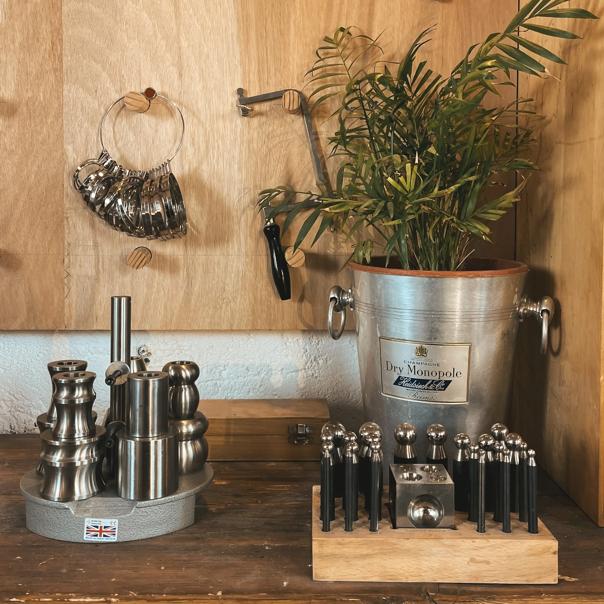 Bangle forming tools and dapping block