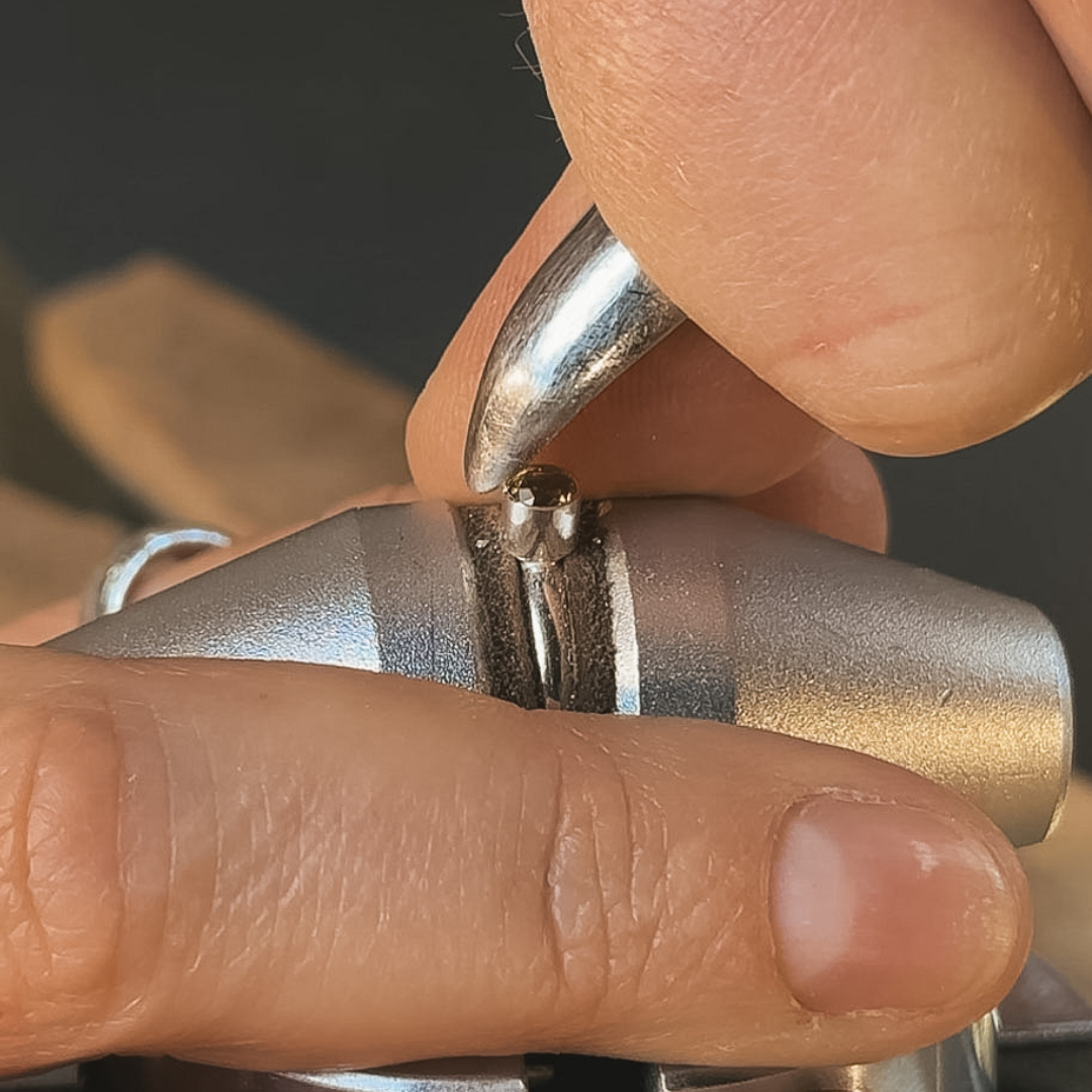 Learn how to create the perfect seat and tube set your smaller gemstones