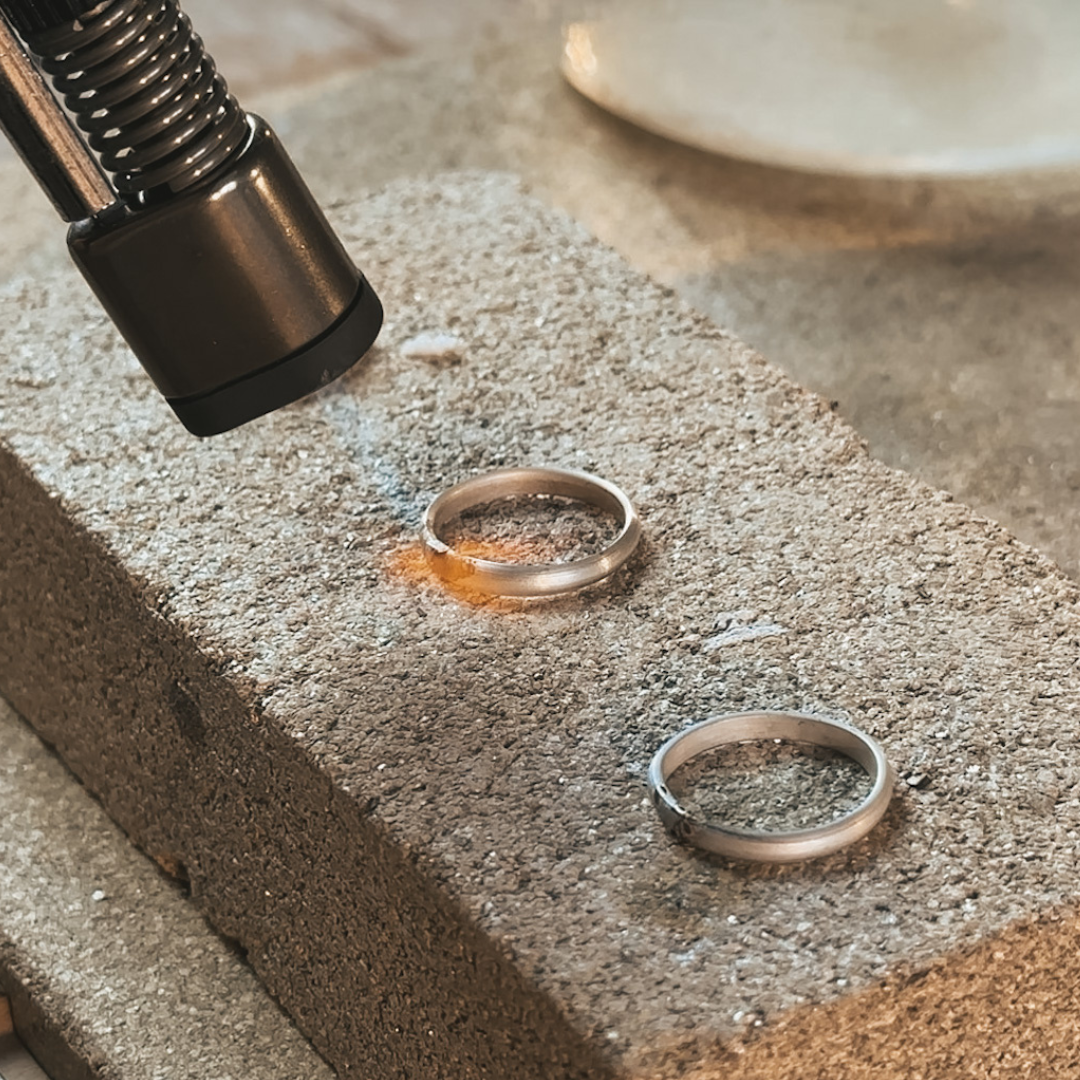 Use paillon soldering techniques