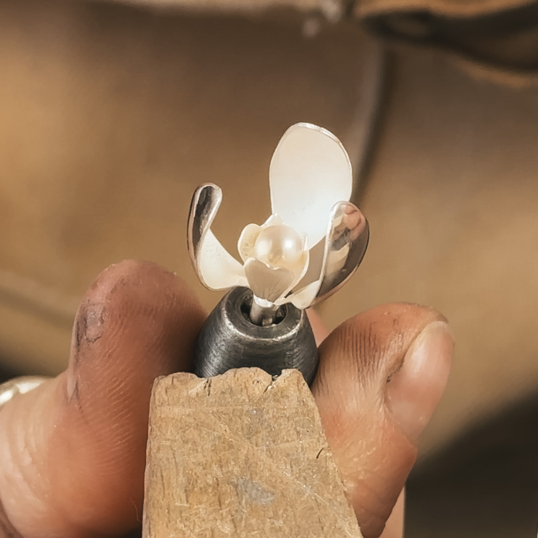 How to set half-drilled pearls