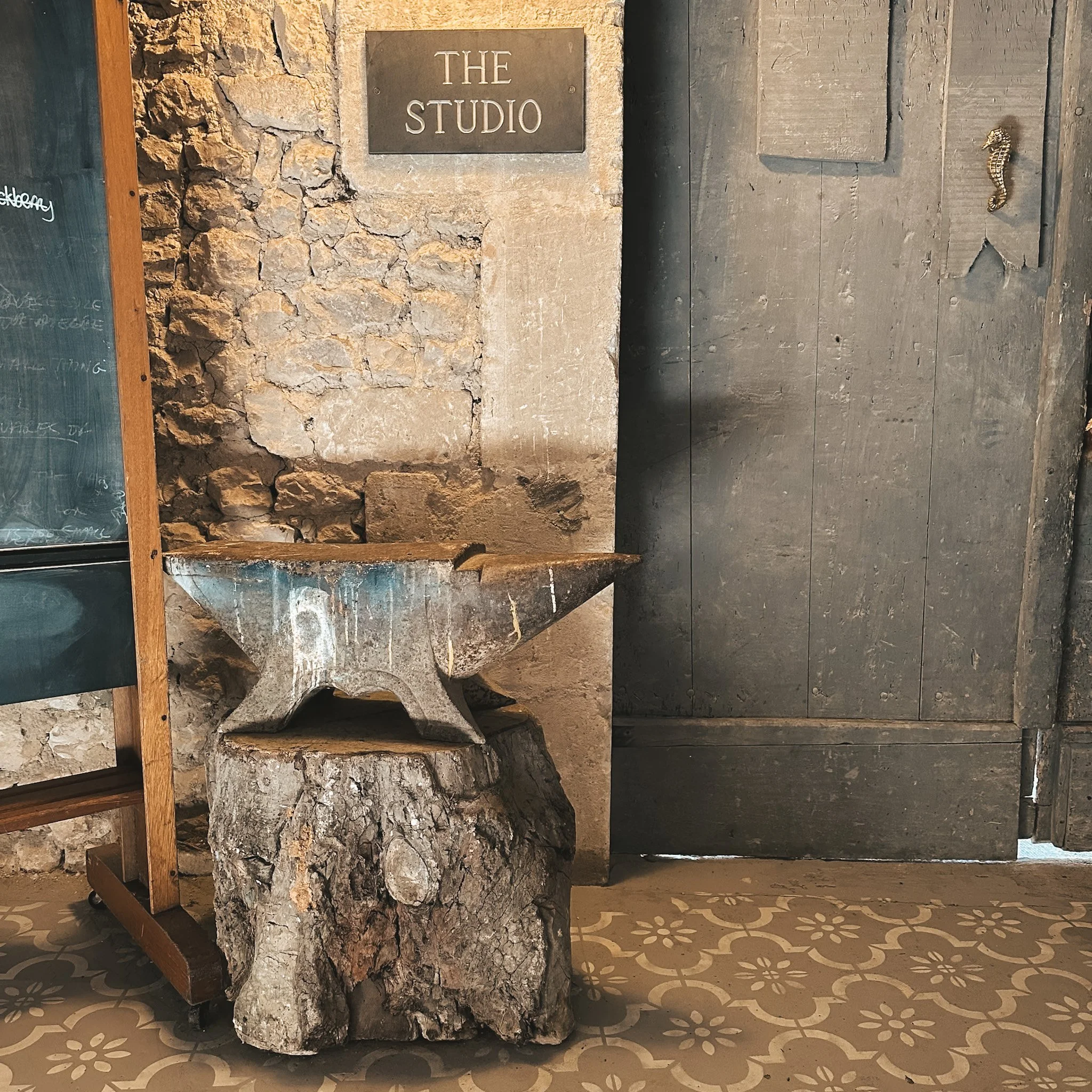 The original château anvil