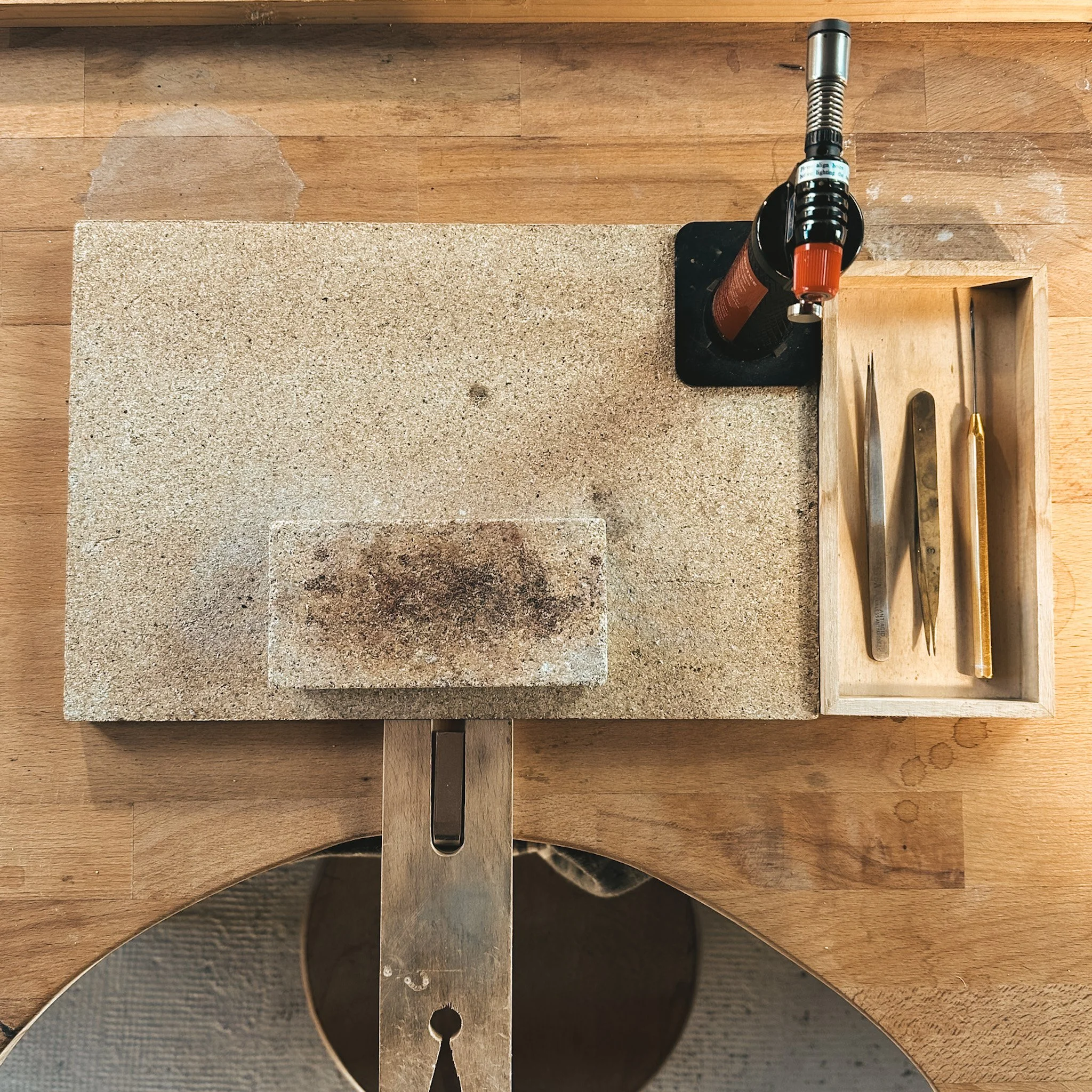 Individual soldering stations