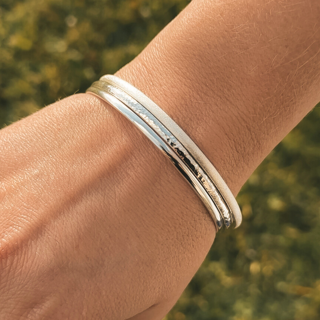 Classic silver bangle online tutorial.png