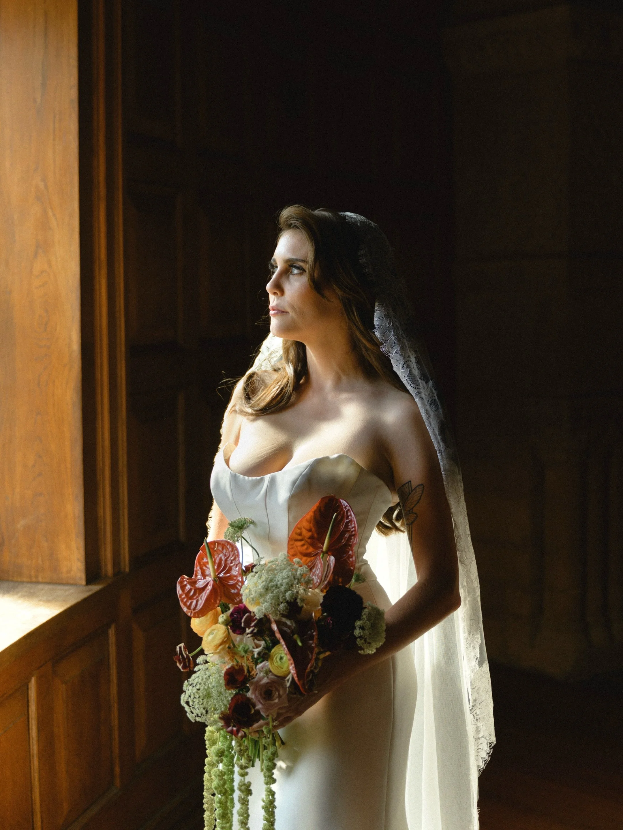 Dylan had me sweatin&rsquo;, goodness she&rsquo;s a goddess.

.
Venue : @ogdenmuseum
Coordinator : @carsonw
Florals : @poppyflowersco 
Dress : @beablissbride 
Ring : @melaniecaseyjewelry