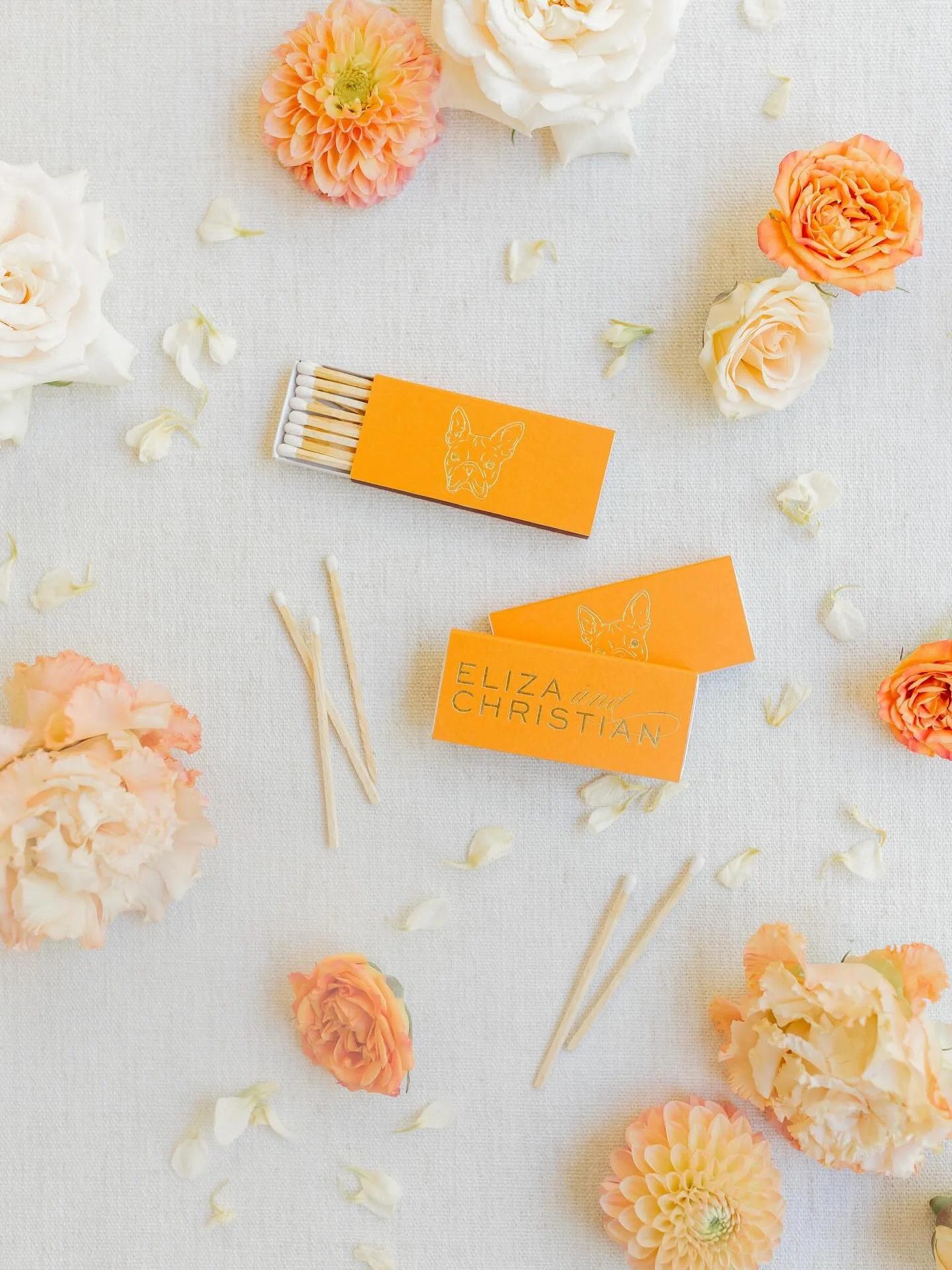 Really obsessed with how pops of this happy orange are making their way to my feed and keeping summer brights alive! Also here for every iteration of matchbooks&mdash; keep &lsquo;em coming!!

Swipe for a sneak of C &amp; E&rsquo;s gorgeous stationar