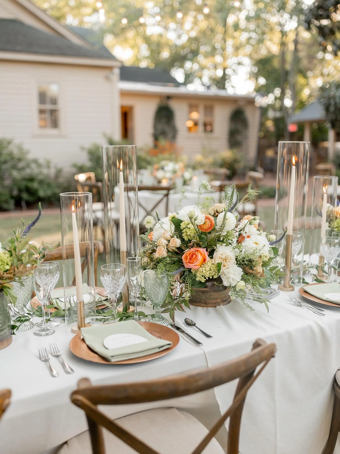 Lot&rsquo;s of sweet moments captured at E + C&rsquo;s rehearsal dinner that I can&rsquo;t wait to share, but first, a quick moment for the lovely backyard garden party details!