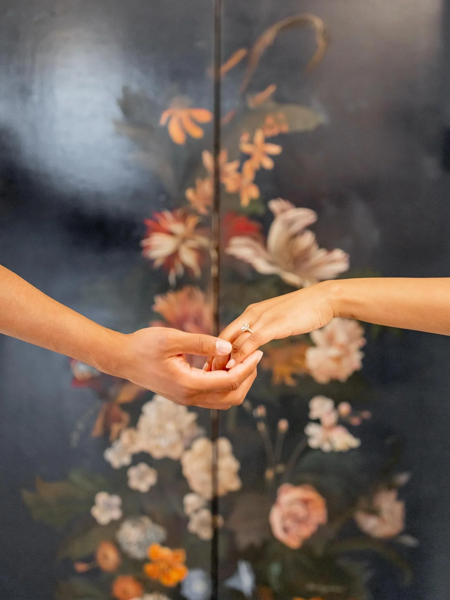 Is there something new &amp; sparkly on your finger these days?!! 

My mission is to create classic &amp; elegant wedding imagery that preserves the full story of your day. If that resonates with you, I&rsquo;d love to share more about how we can wor