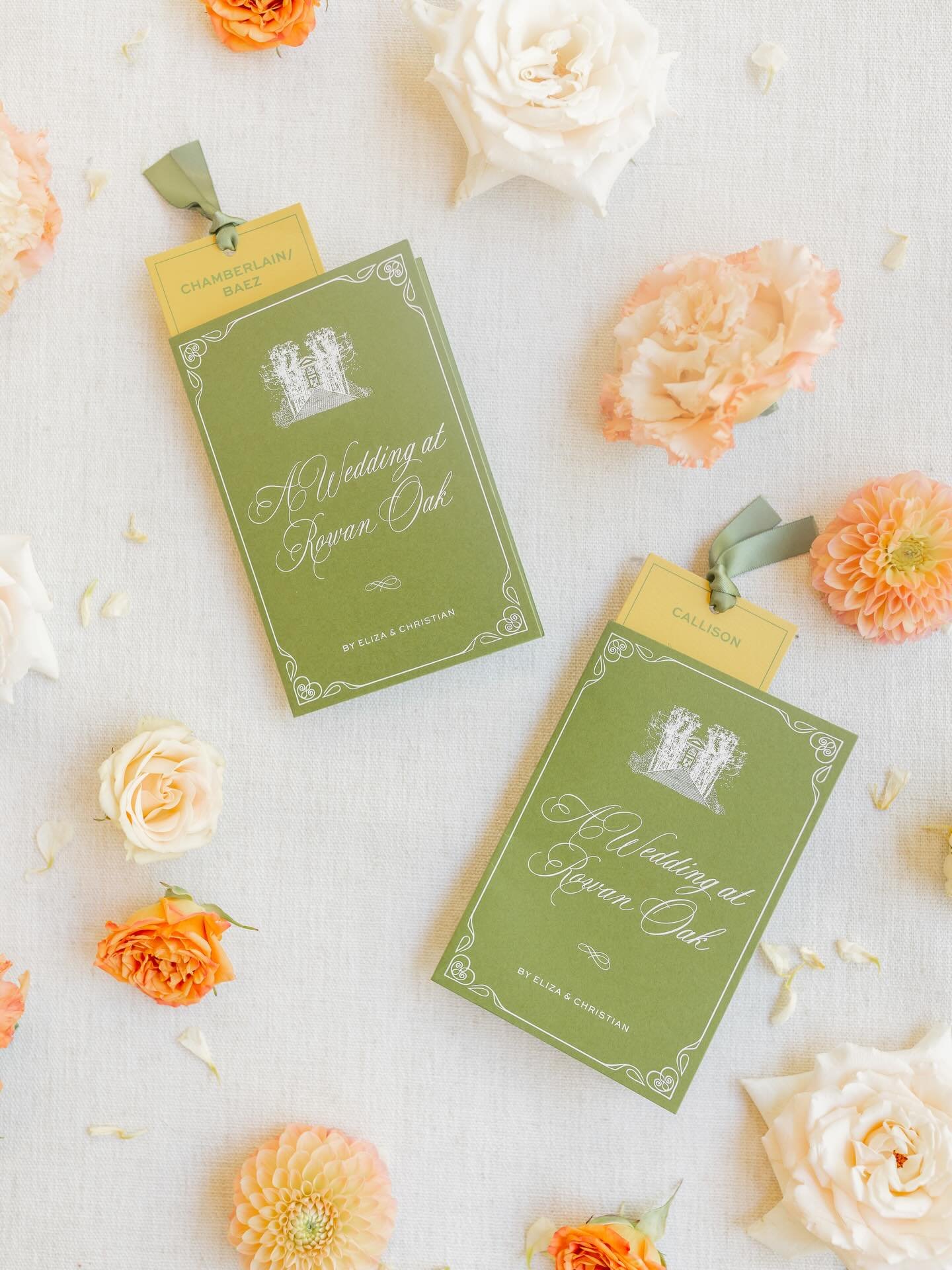Well thought out wedding details carry the ambiance throughout the day and serve to communicate important information to guests while simultaneously creating an interactive experience. 

These escort cards from E + C&rsquo;s day were created by @dani
