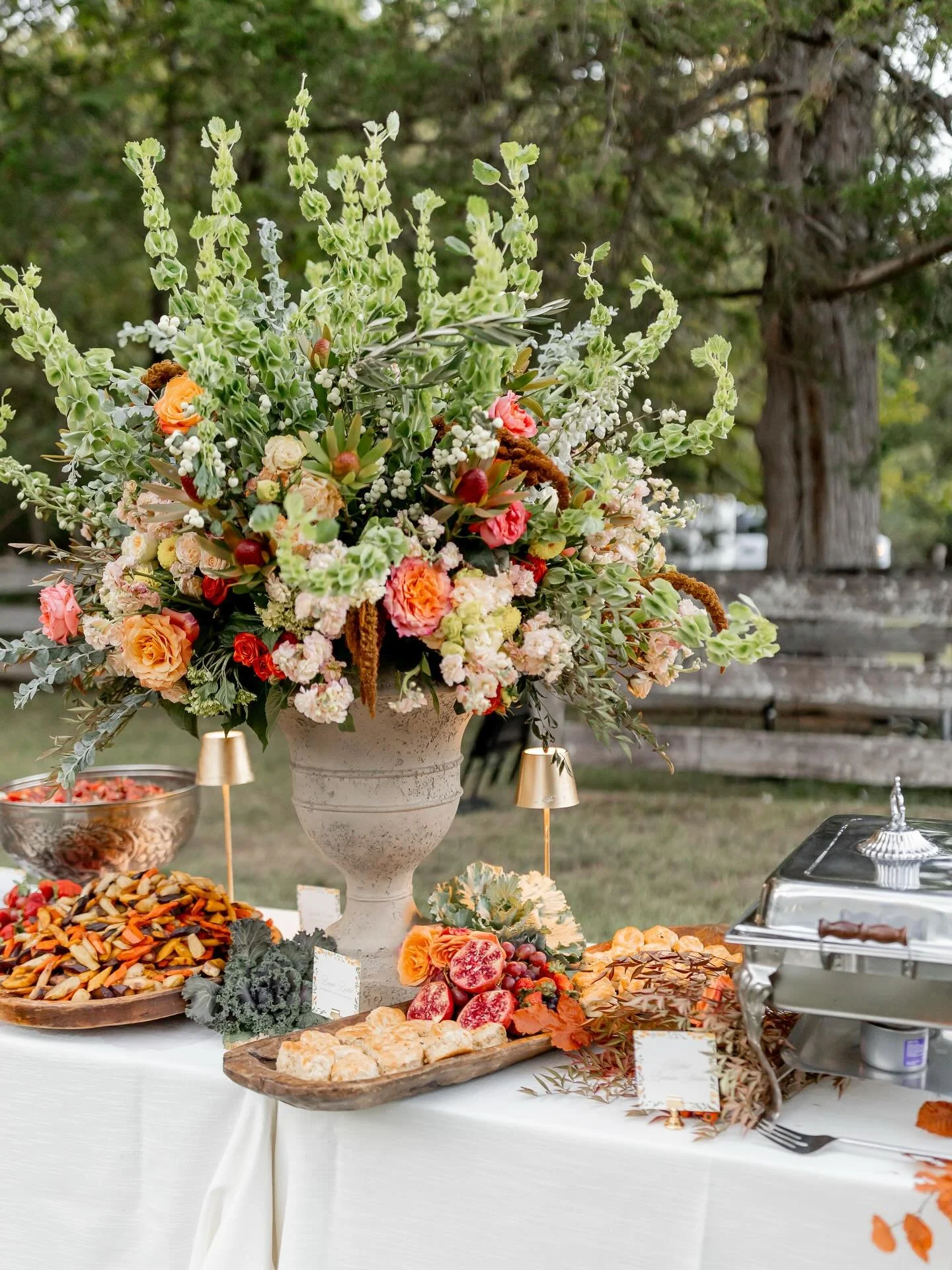 Planners are the heartbeat behind ensuring all of your vendors work cohesively together. The way the florals talk to the stationery and the way the stationery talks to the catering spread&hellip; not to mention hiring a photographer who documents in 