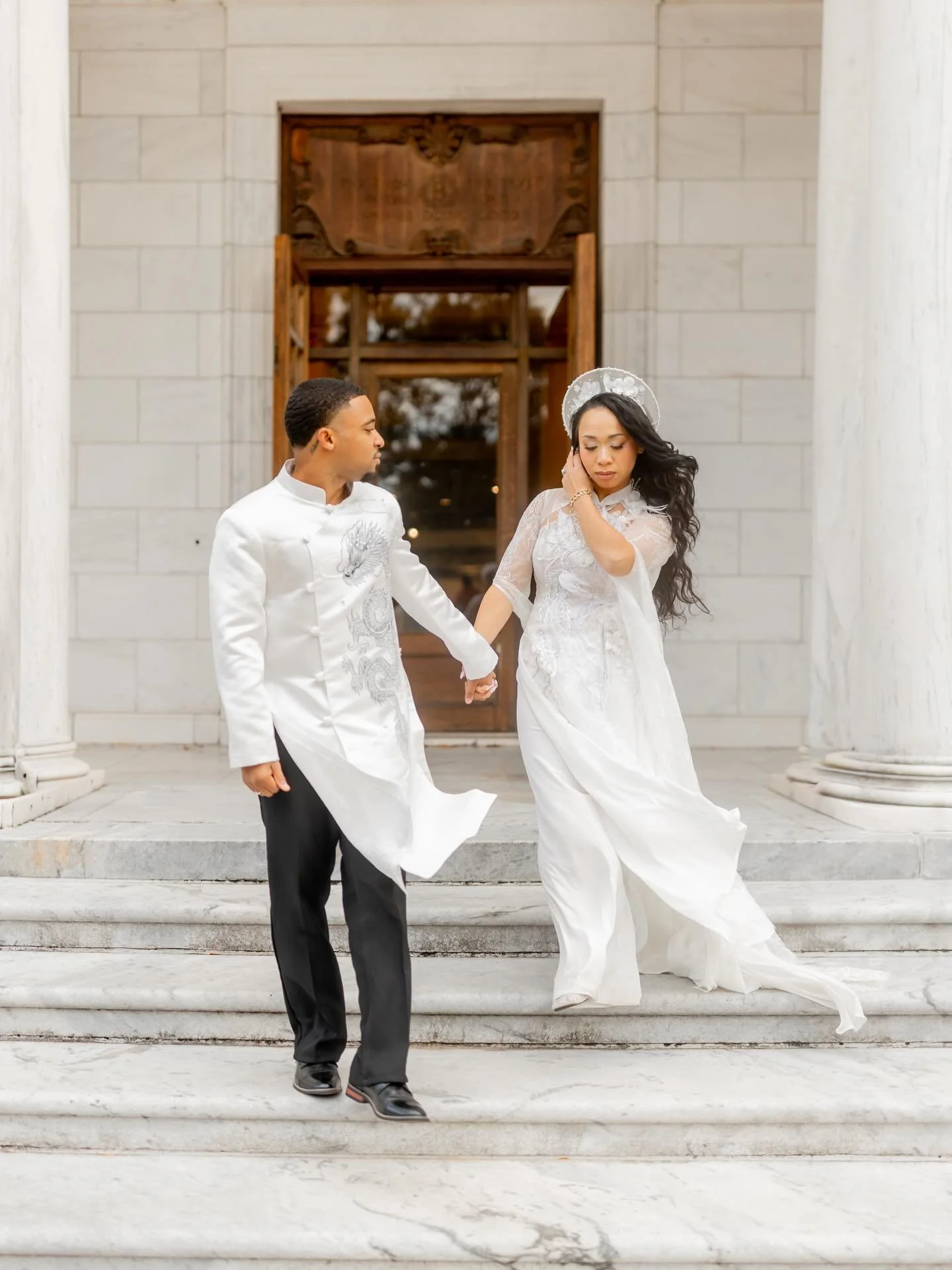 The iconic @brooksmuseum steps with J &amp; M!

Swipe to see B and I almost 8 yrs ago on the same steps🥲