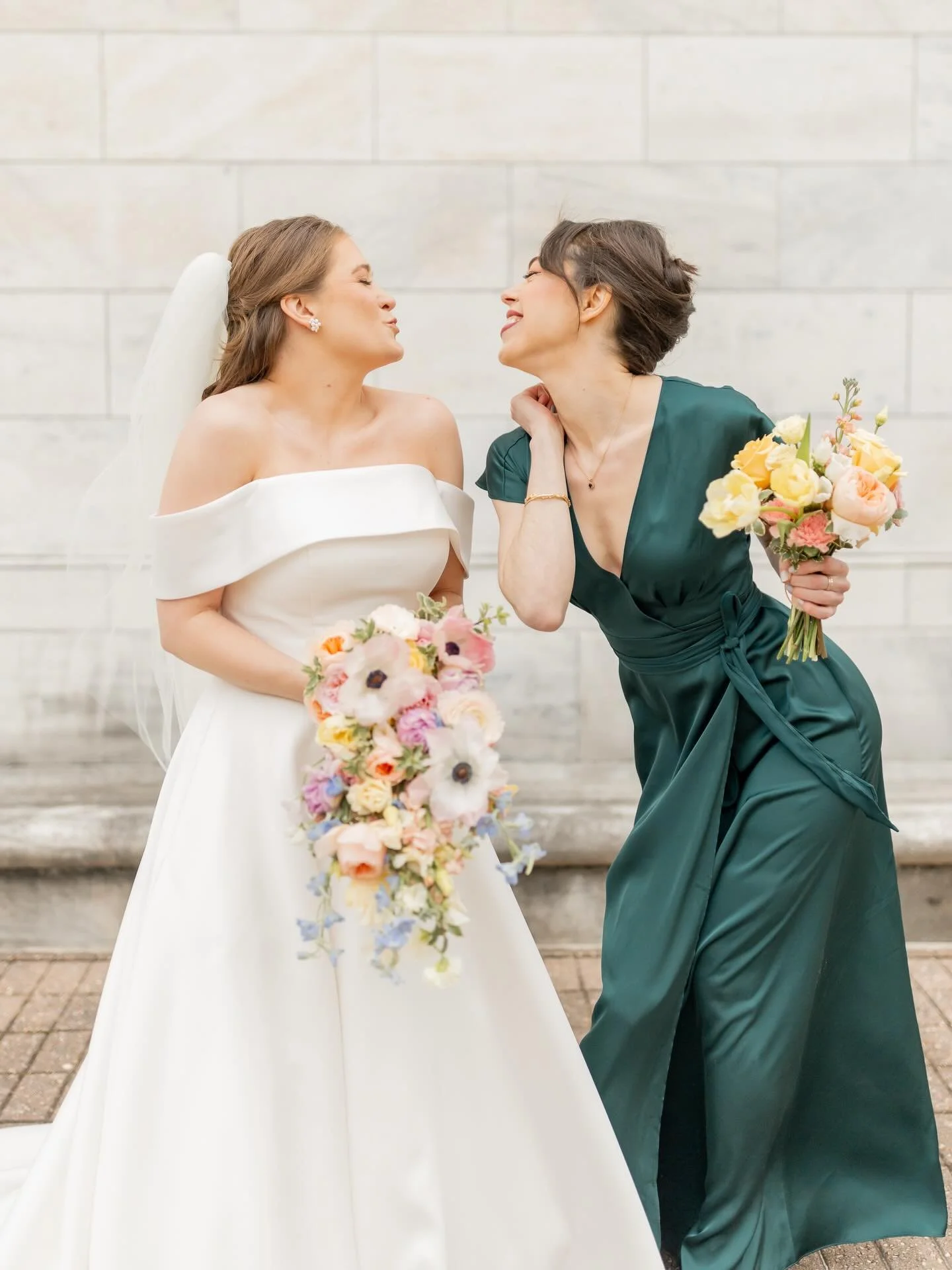 Spring beauties!! 
Photos with your girlies is a really fun highlight after spending the morning getting ready together! I love to insure that this time helps you feel celebrated and empowered to move through your wedding day. There&rsquo;s no fake l
