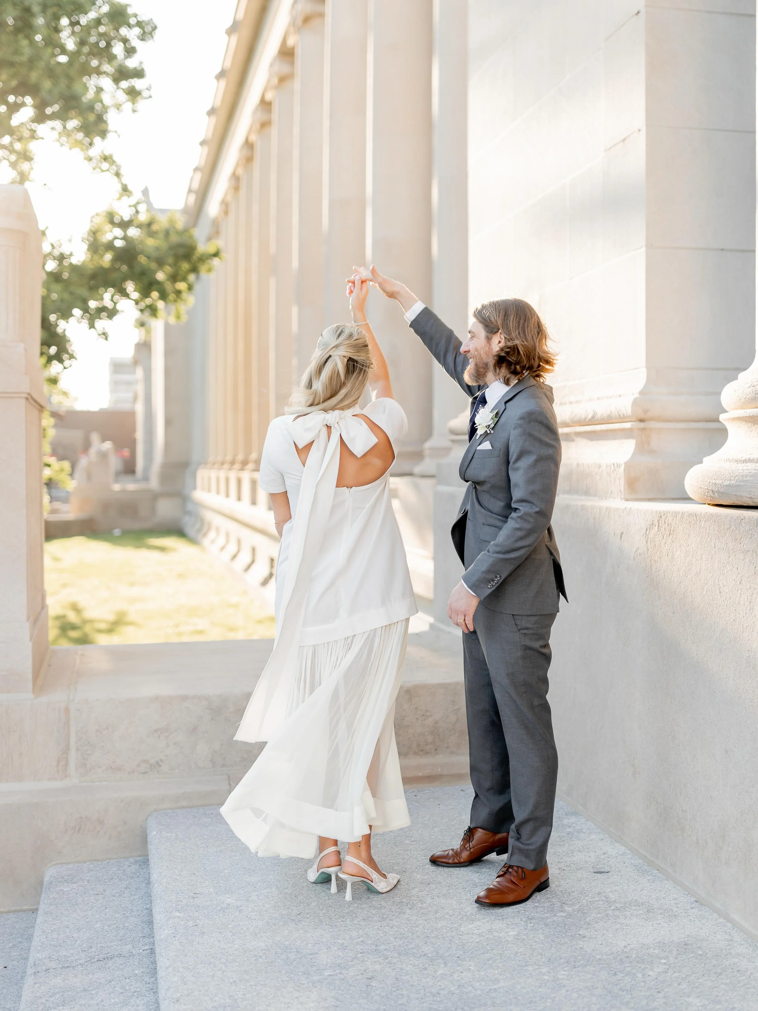 M + C drove down from Chicago one weekend for the dreamiest elopement on the courthouse steps downtown. Just the two of them, slipping away to say &lsquo;I do&rsquo;✨