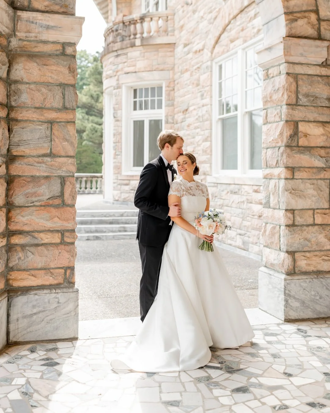 From the quiet moments in the morning to a packed dance floor by the end of the night, Caroline &amp; Matt&rsquo;s wedding day was full of so much heart.

Beautifully led and designed by @infinityeventsmemphis, every detail reflected the sweet, stead
