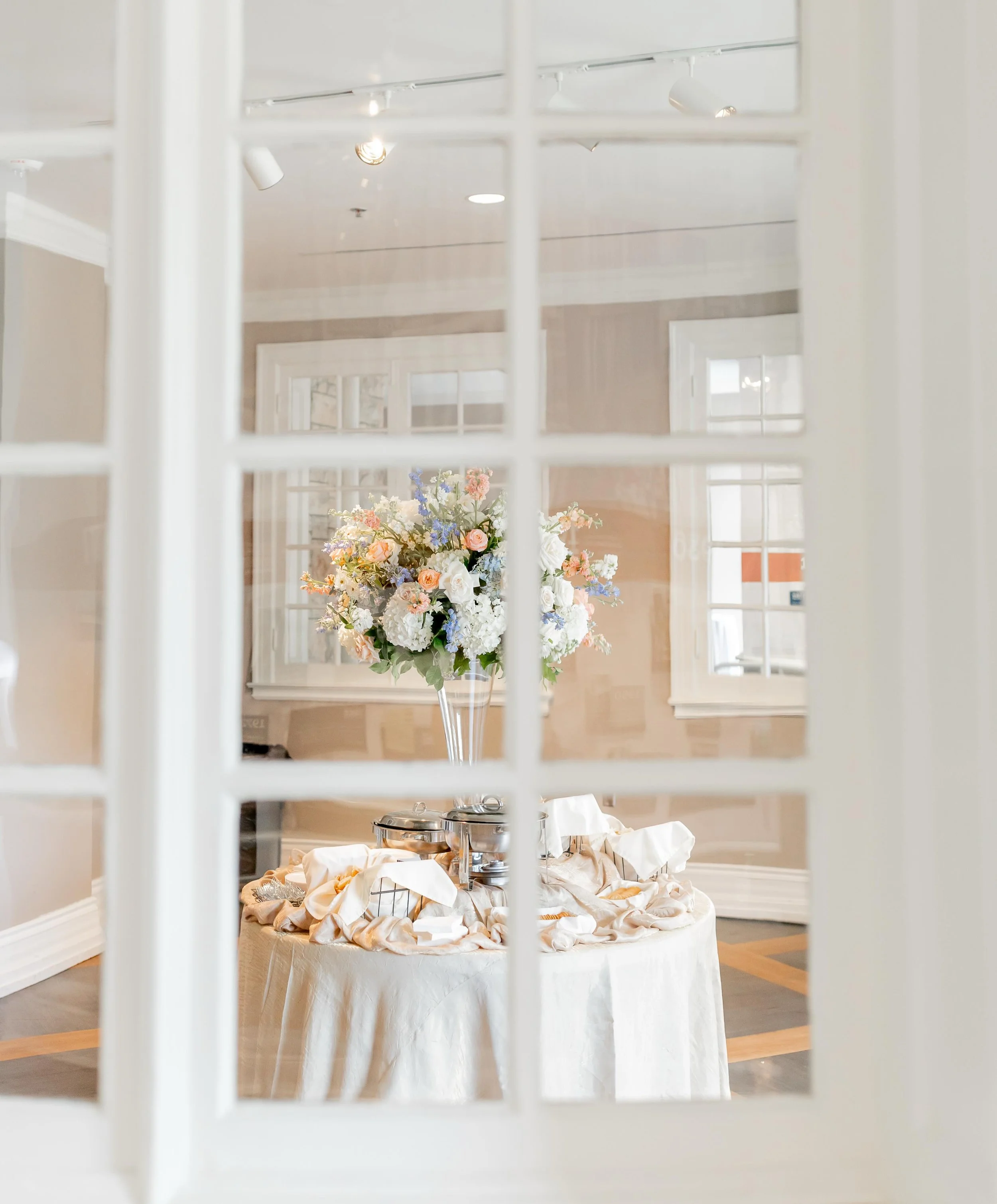 ✨✨✨

Planner // @infinityeventsmemphis 
Florals // @kennedynoelflorals 
Venue // Pink Palace at @memphismuseums