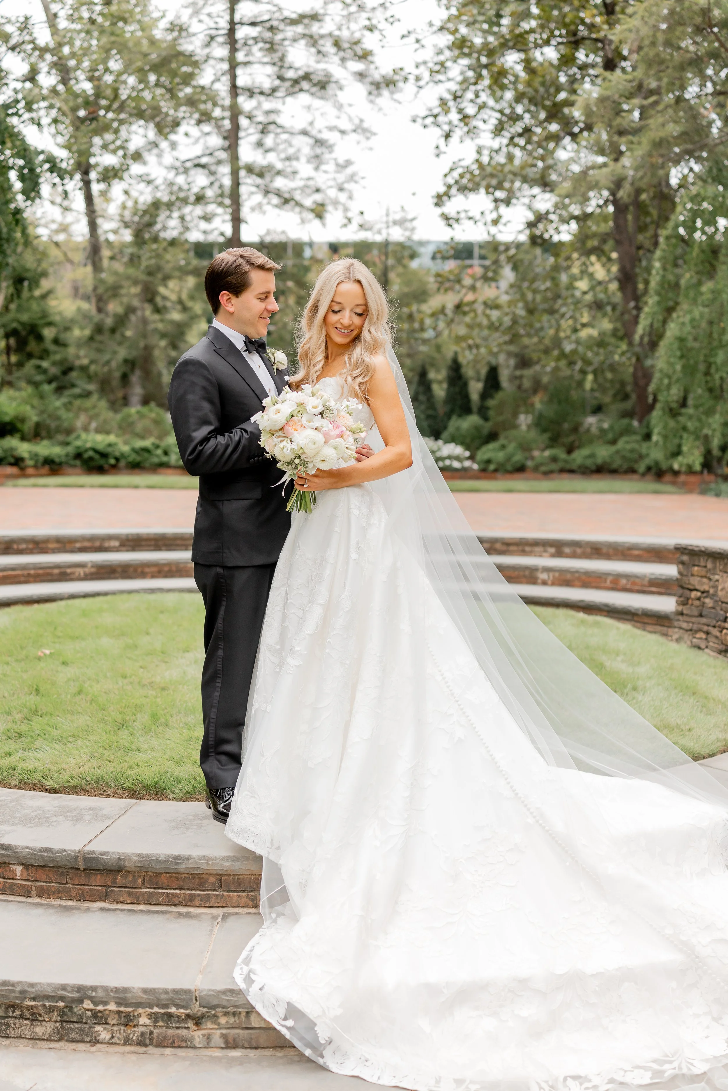 Mr &amp; Mrs Coletti | A Late September Garden Party at The Dixon Gardens