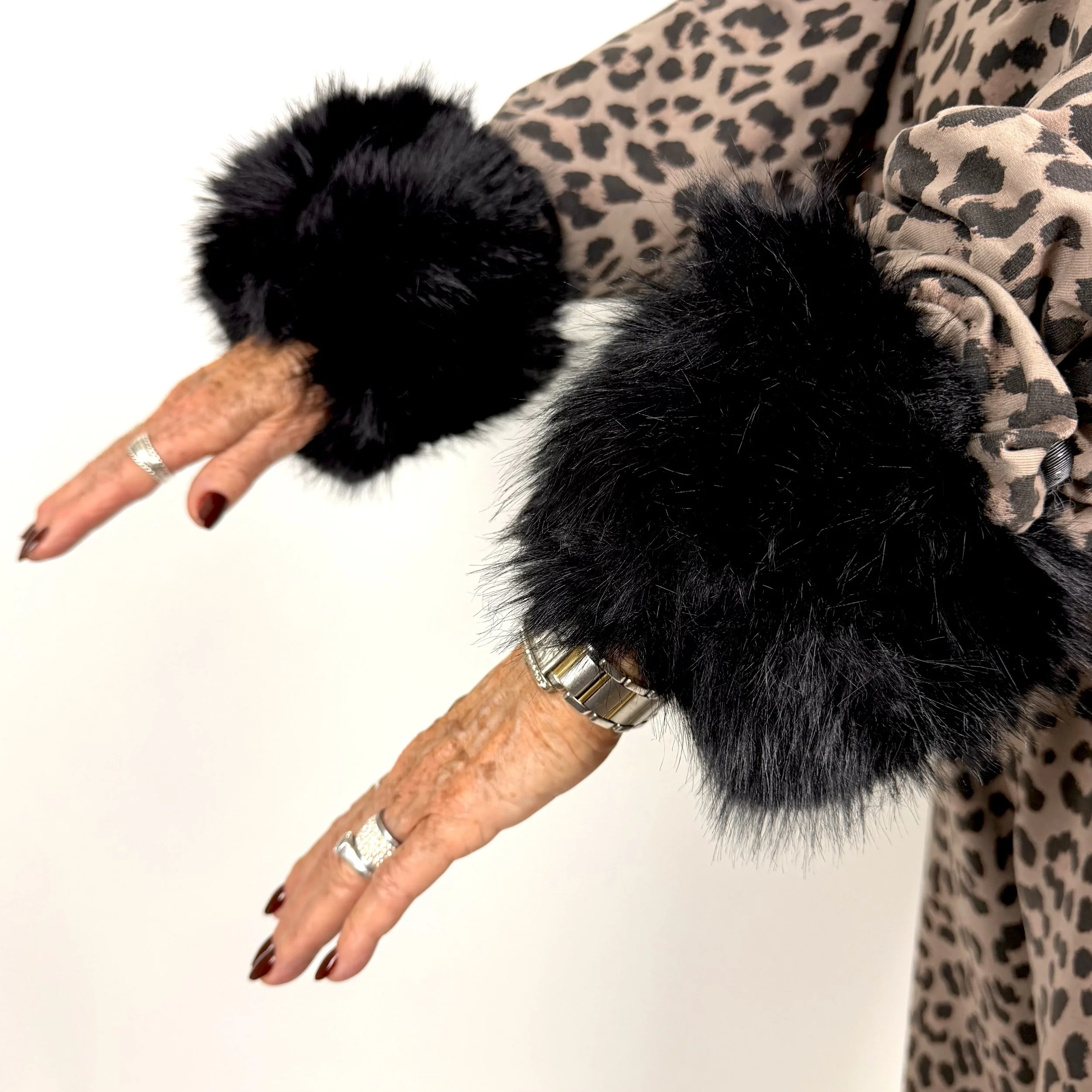 FAUX FUR CUFFS