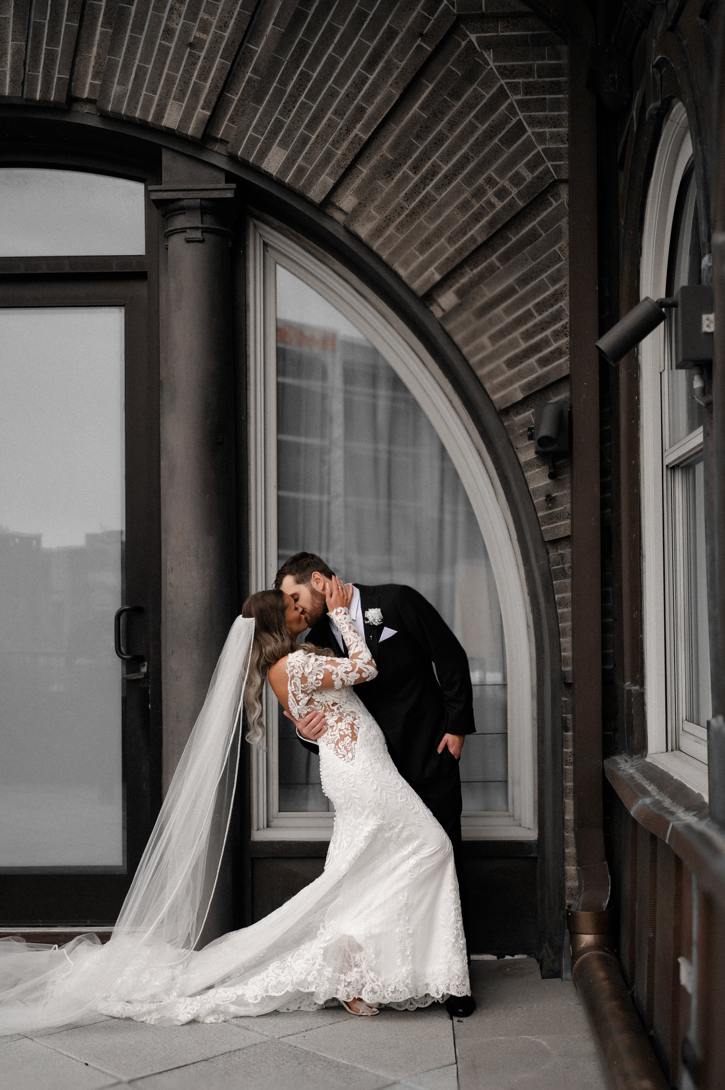 renaissance modern luxury wedding pittsburgh wedding photographer-28.jpg